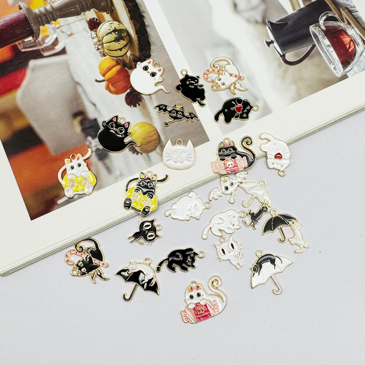 16Pcs Halloween Cat Charms Enamel Umbrella Cat, Ghost Cat, Candy Cat, Happy Cat Pendant Alloy Jewelry Accessories for Necklace Bracelet Earring Making Crafts Supplies