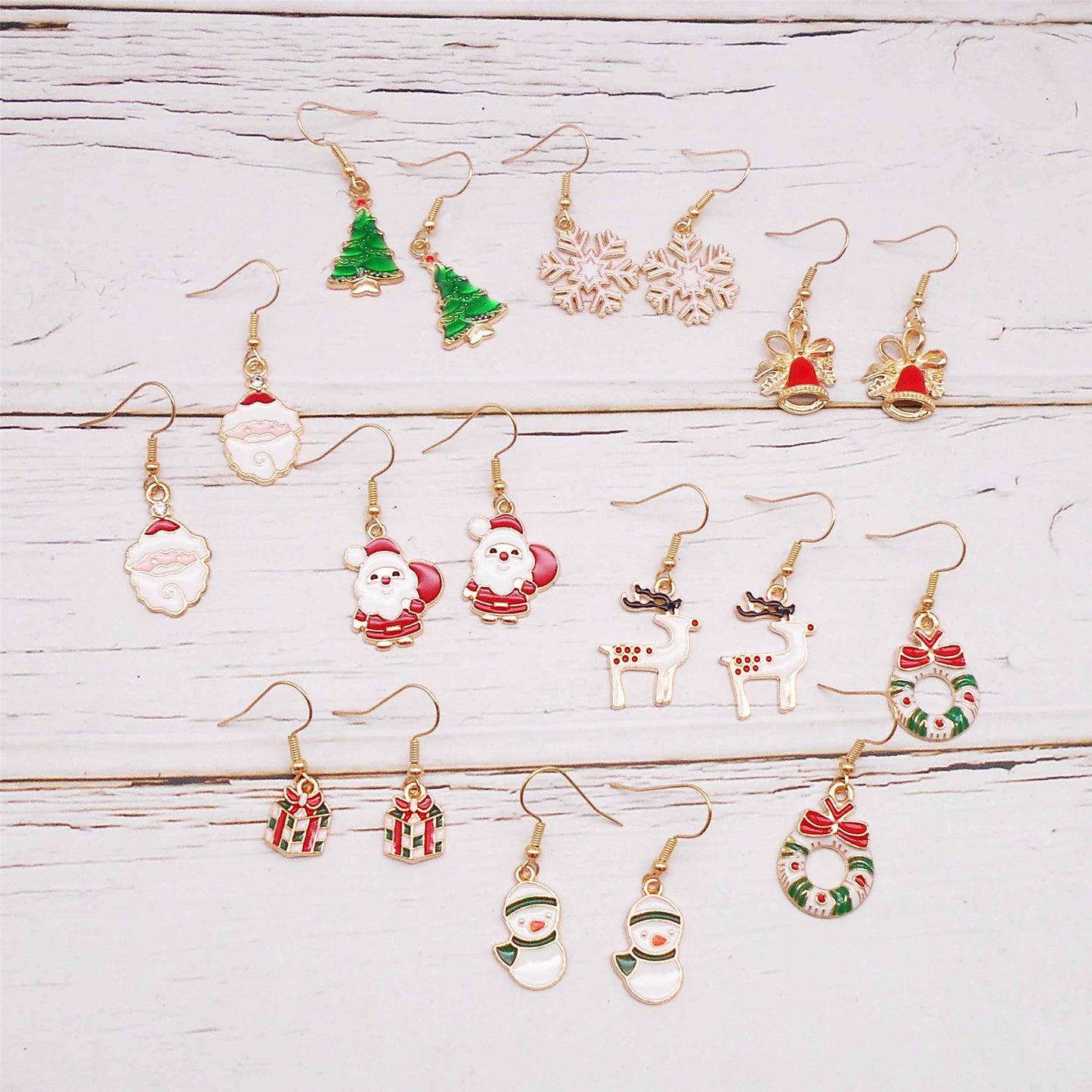 1 Pair Golden Base Christmas Collection Earrings Enamel Snowman Elk Snowflake Pattern Hook Earring Women Hypoallergenic Ear Piercing Jewelry