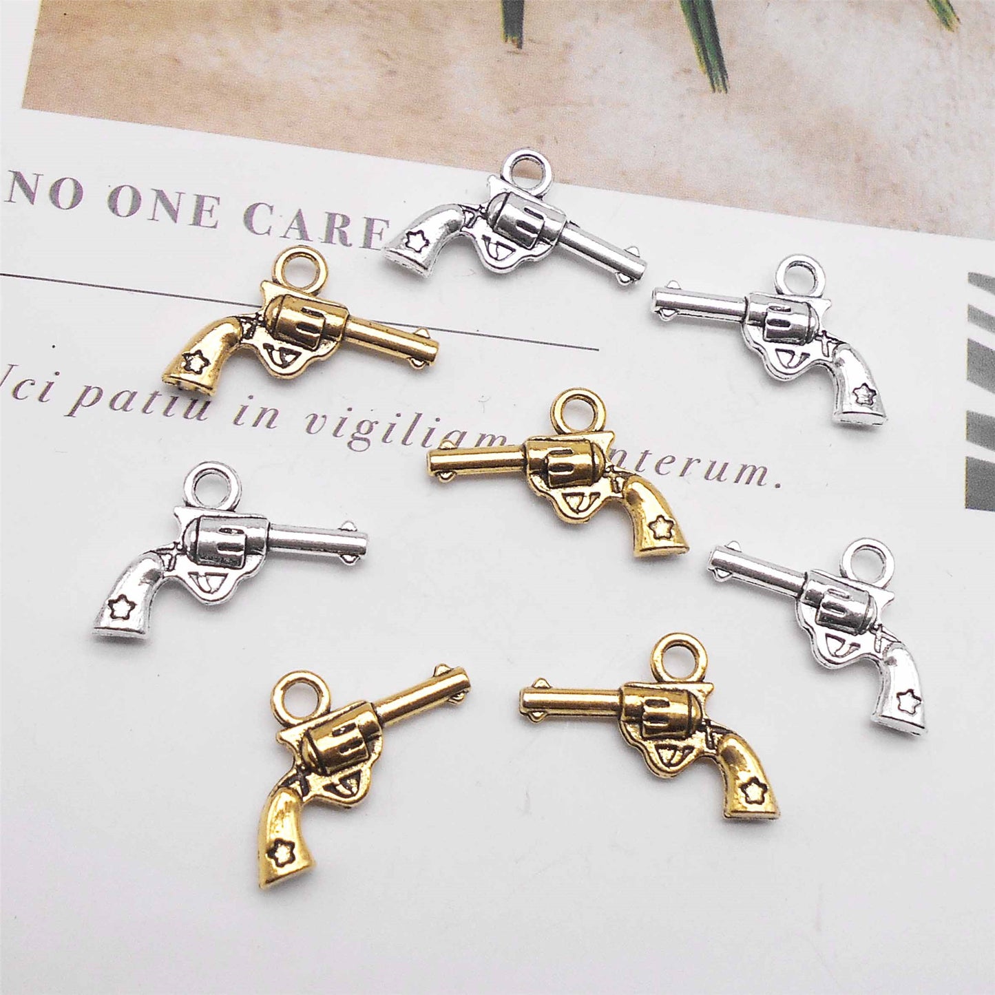 12PCS Antique Gold & Silver Western Cowboy Gun Charms Revolver Shaped Alloy Pendants for Jewelry Necklace Bracelet Earring Making DIY Crafts Decoration