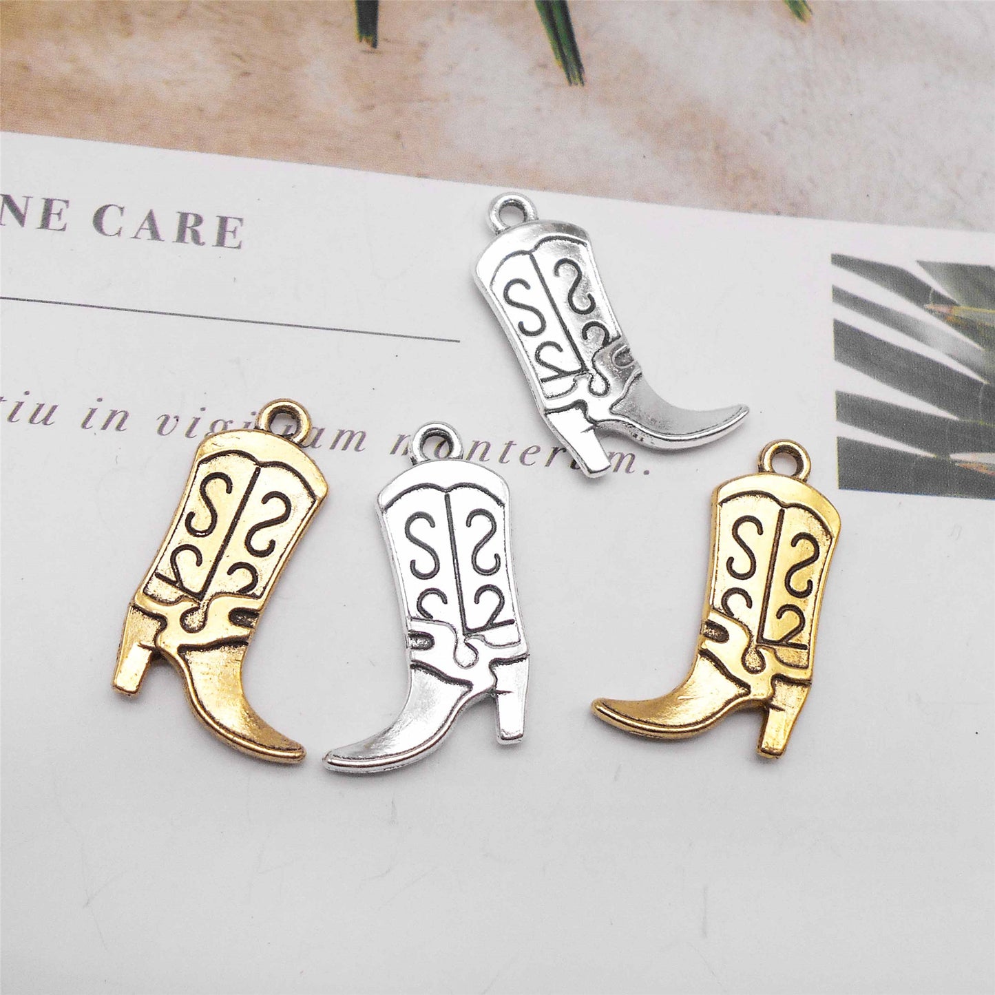 12Pcs 25*16mm Alloy Western Cowboy Boots Pendant Charms Retro Gold & Silver Jewelry Findings for Earring Bracelet Necklace Making, Keychain Decor, DIY Crafts Supplies