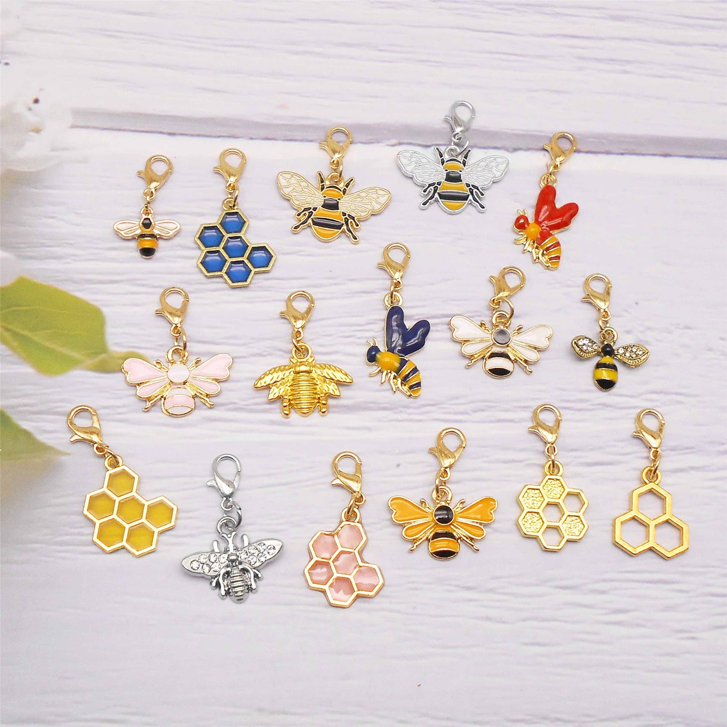 16PCS Enamel Bee Honeycomb Charms / Lobster Clasp Alloy Jewelry Pendant Handmade Lovely Shoe Charms Keyring Dangle Women Bags Purses Hanging Decoration