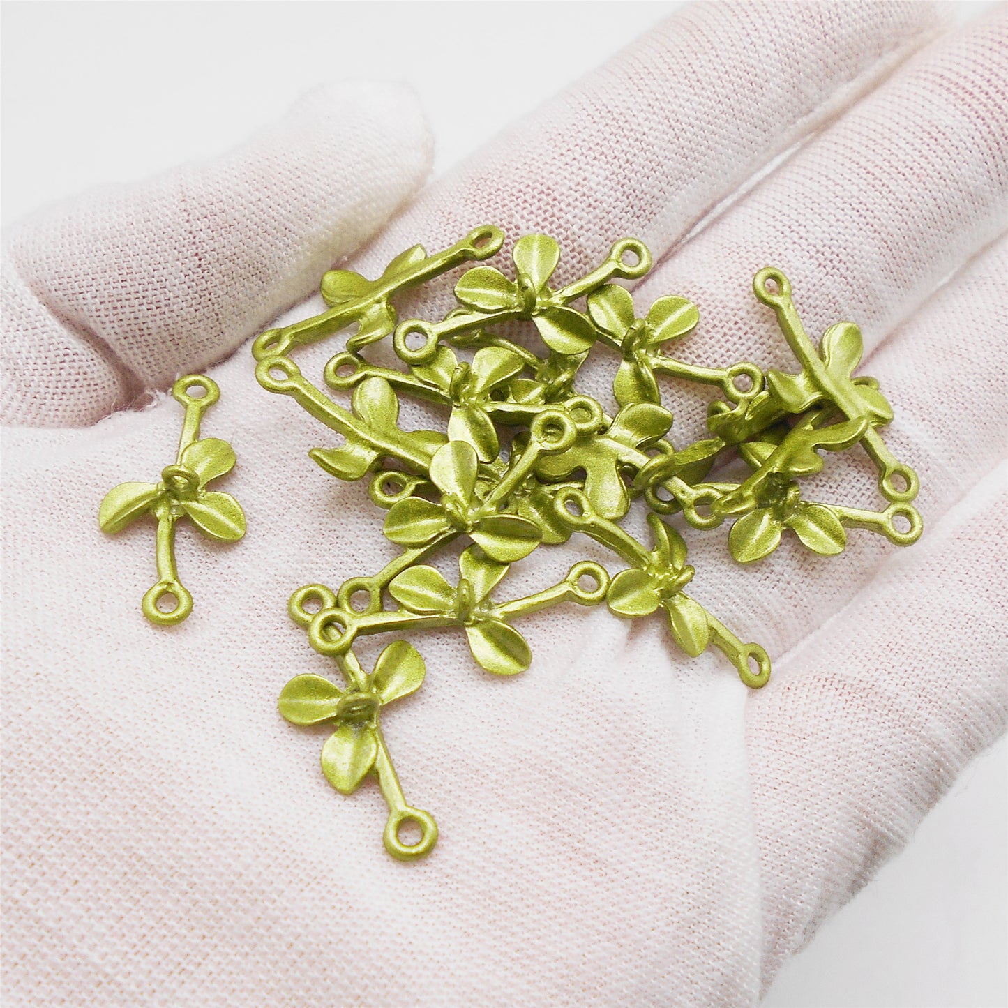 10pcs 12*25mm Metal Painted Alloy Foliage Charms Green Leaf Pendant Connectors for DIY Necklace Bracelet Earring Jewelry Making Accessories