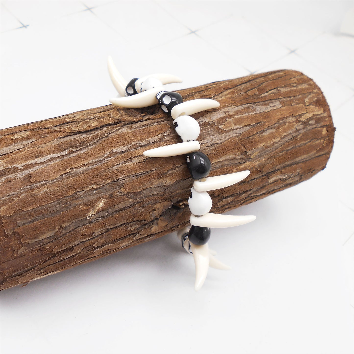 10pcs White Resin Animal Fangs Charms Imitation Wolf Teeth for Necklace Bracelet Earring Pendant Making DIY Crafts Decor Personality Decoration