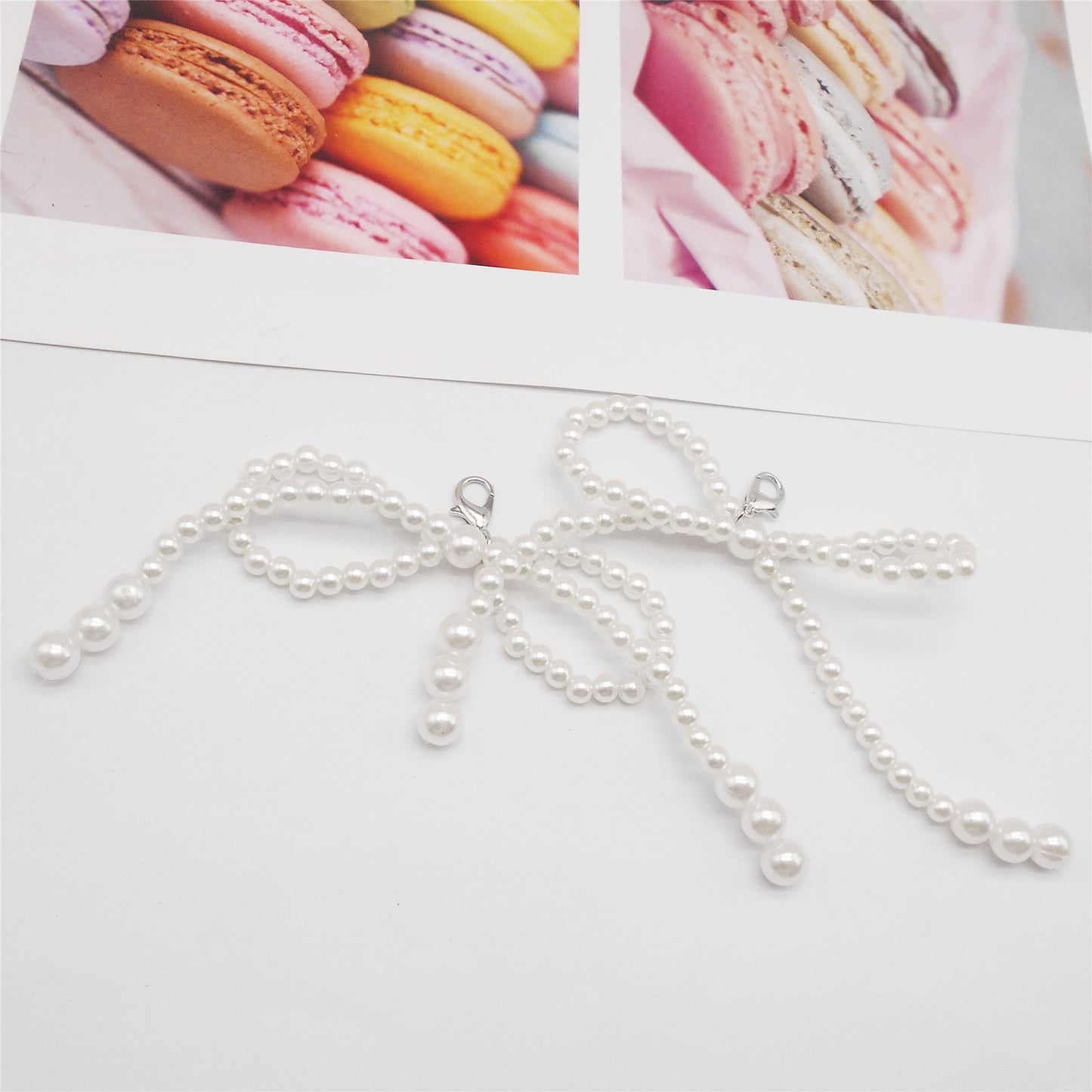 4pcs Handmade Imitation Pearl Bowknot Pendant with Lobster Clasp Shoe Charms Shoelace Clips Keychain Dangle Jewelry Making Accessories DIY Crafts Decor
