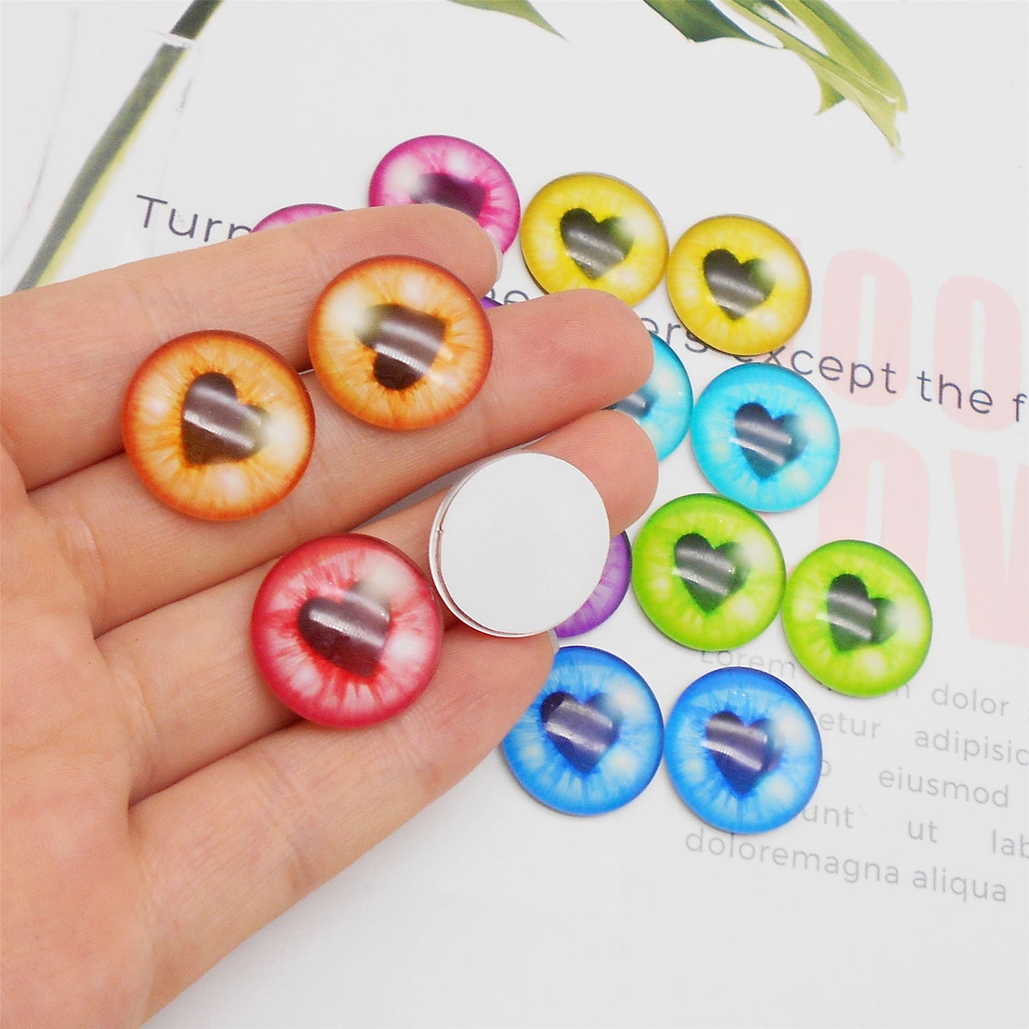 Heart Pupil Glass Dragon Eyes Luminous Animal Toy Eyes 6mm to 30mm Handmade Love Heart Photo Cabochons Dome Glow in Dark Cat Doll Eyes Flat Back DIY Jewelry Toy Doll Making Accessories