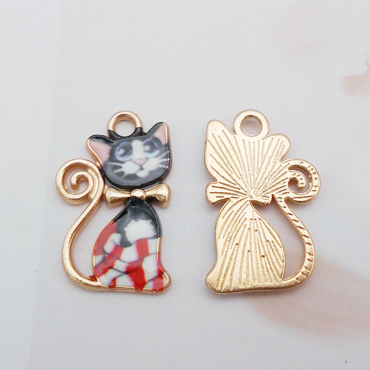 5pcs 13x21mm Quality Plated Cute Cat Charm Cartoon Kitty Black White Cat Pendant DIY Jewelry Accessory for Necklace Bracelet Earrings Making Key Chain Phone Chain Crafts Decor