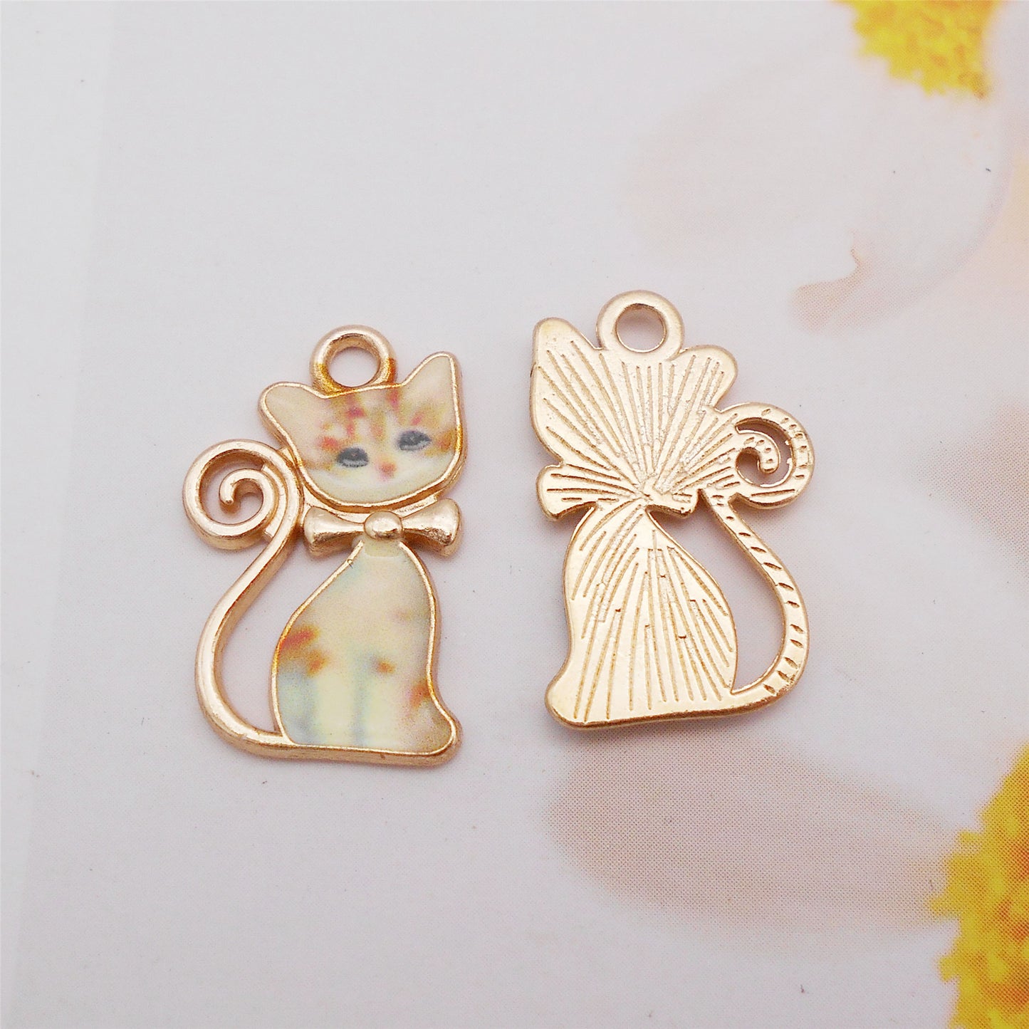 5pcs 13x21mm Quality Plated Cute Cat Charm Cartoon Kitty Black White Cat Pendant DIY Jewelry Accessory for Necklace Bracelet Earrings Making Key Chain Phone Chain Crafts Decor