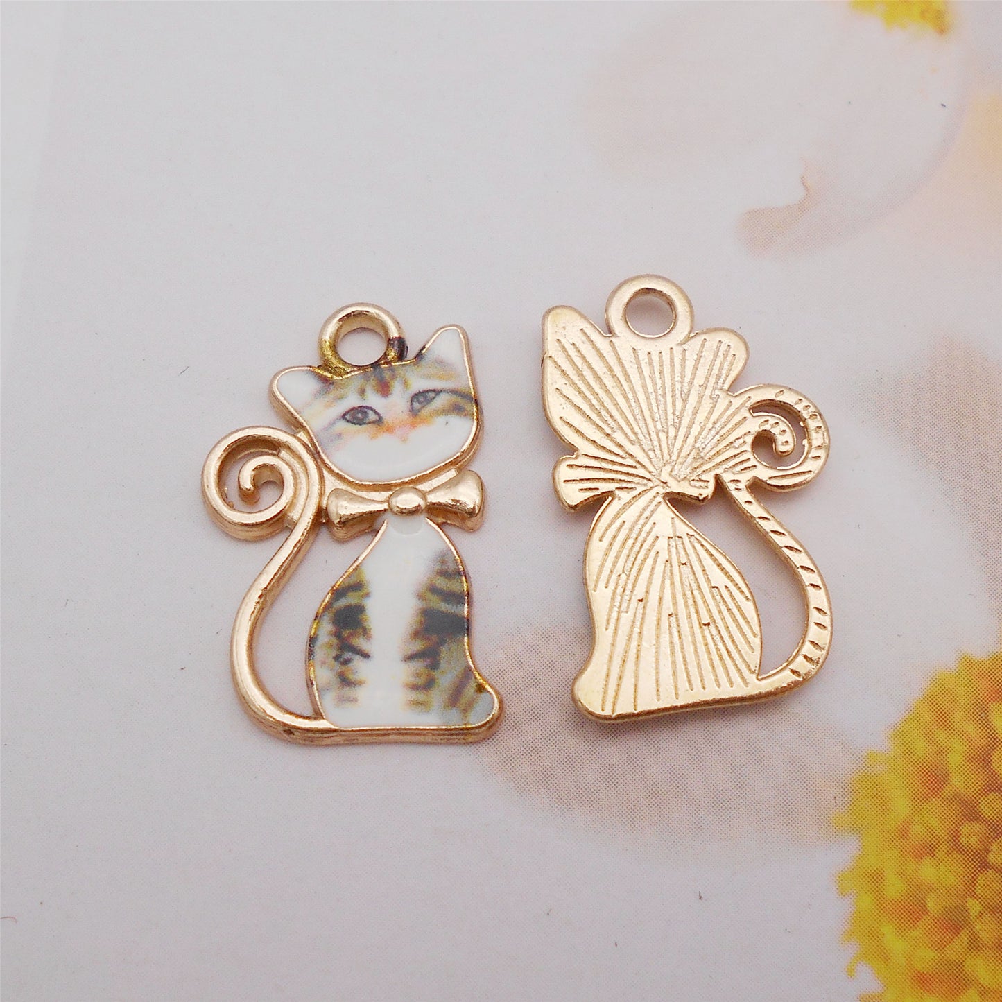 5pcs 13x21mm Quality Plated Cute Cat Charm Cartoon Kitty Black White Cat Pendant DIY Jewelry Accessory for Necklace Bracelet Earrings Making Key Chain Phone Chain Crafts Decor