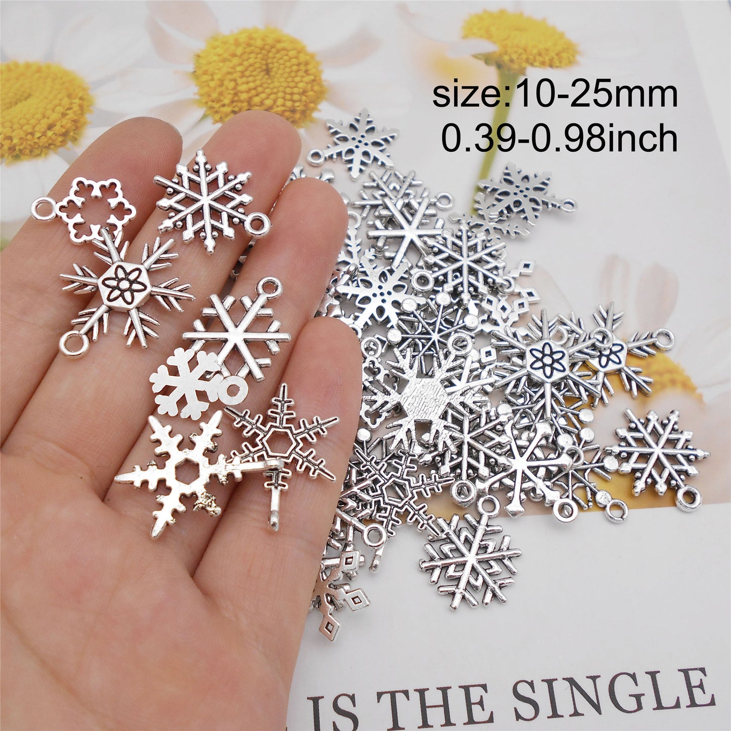 20Pcs Retro Silver Snowflake Charms Alloy Christmas Snowflake Pendant DIY Jewelry Accessory for Necklace Bracelet Earrings Making Crafts Phone Chain Dangle Supplies