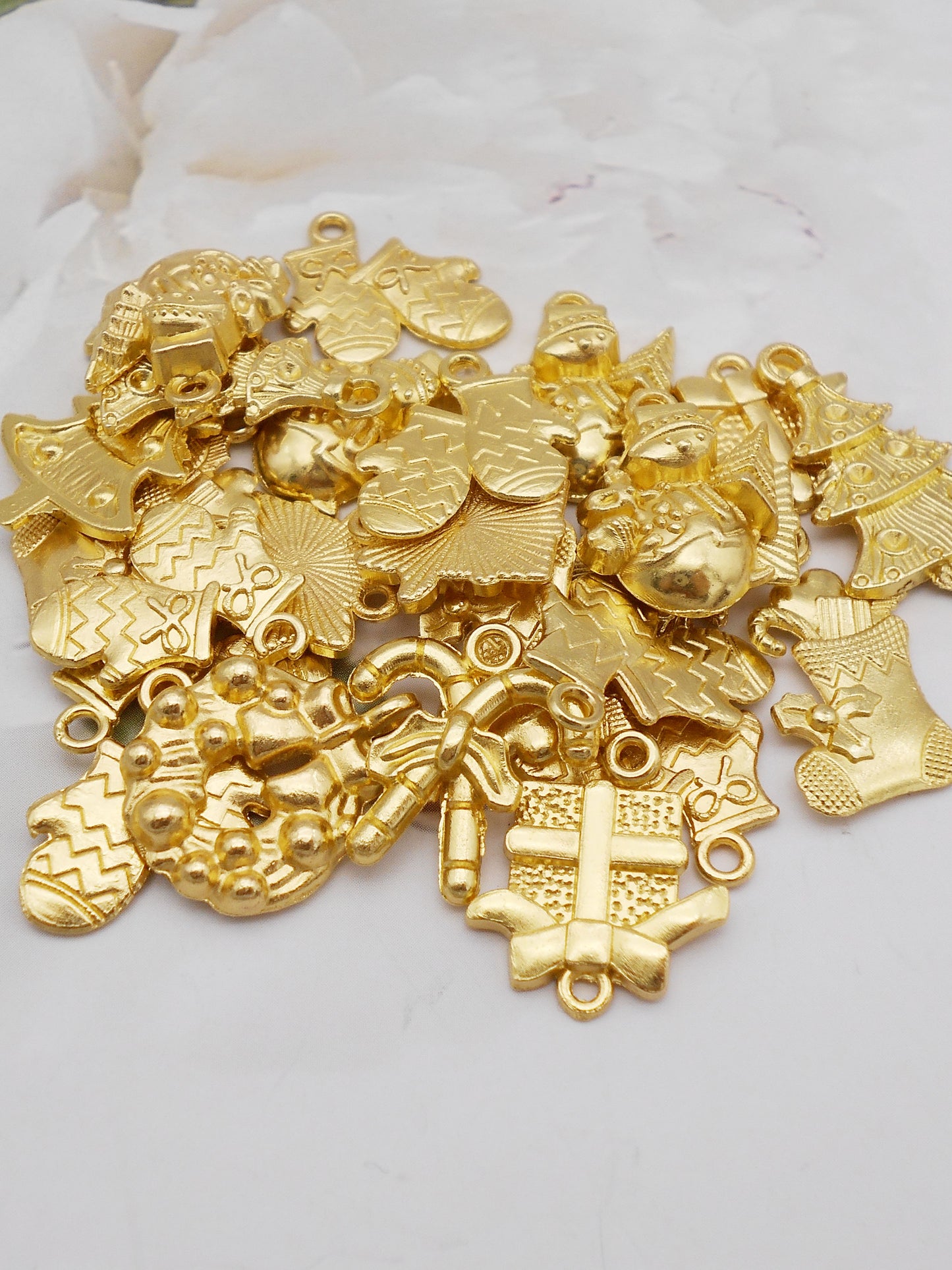 100 Grams Mixed Alloy Christmas Collection Charms for Jewelry Pendants Necklace Earrings Bracelet Making Home Decoration DIY Craft Accessory