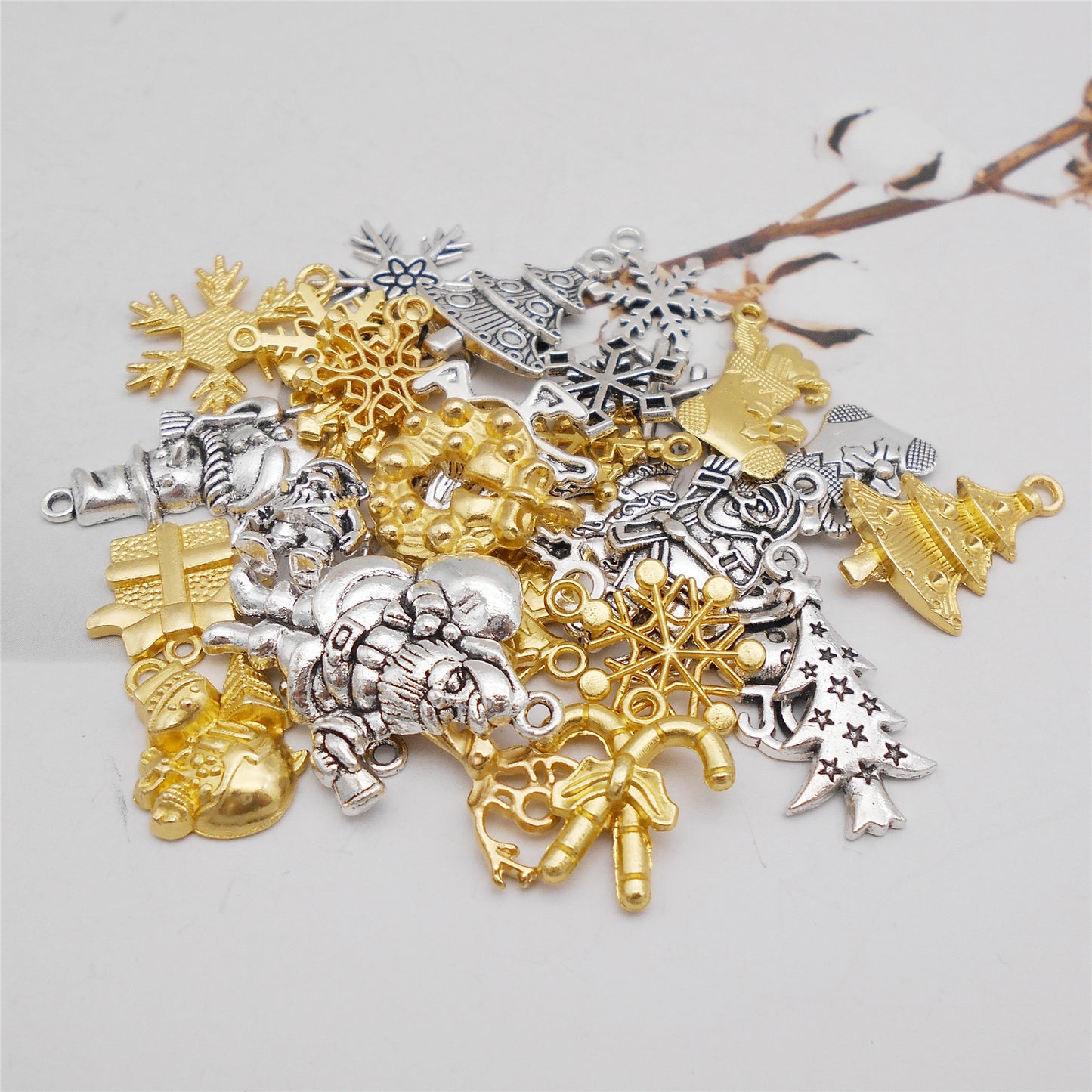 100g One Pack of Mixed Elk Snowflake Design Charm Alloy Christmas Dangle Pendant for DIY Jewelry Making, Crafts Christmas Tree Decor