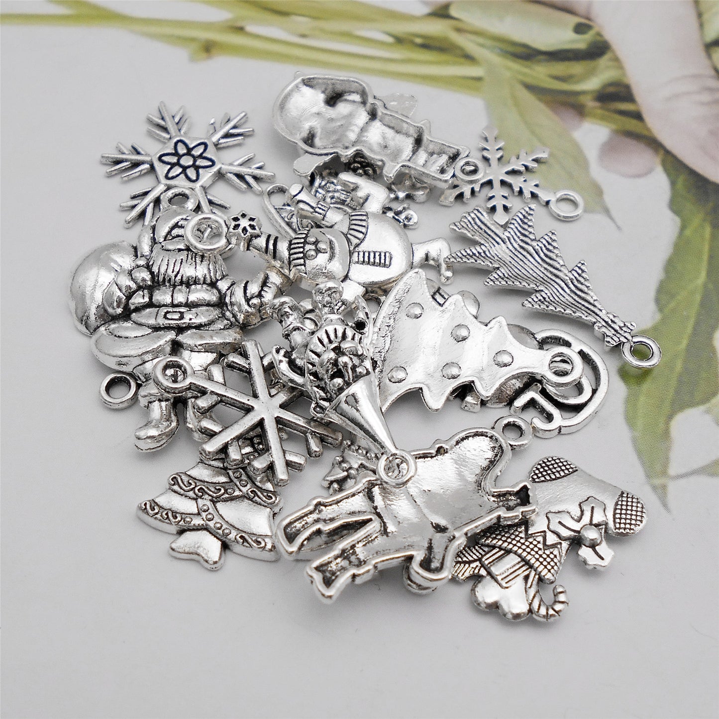 100 Grams Mixed Alloy Christmas Collection Charms for Jewelry Pendants Necklace Earrings Bracelet Making Home Decoration DIY Craft Accessory