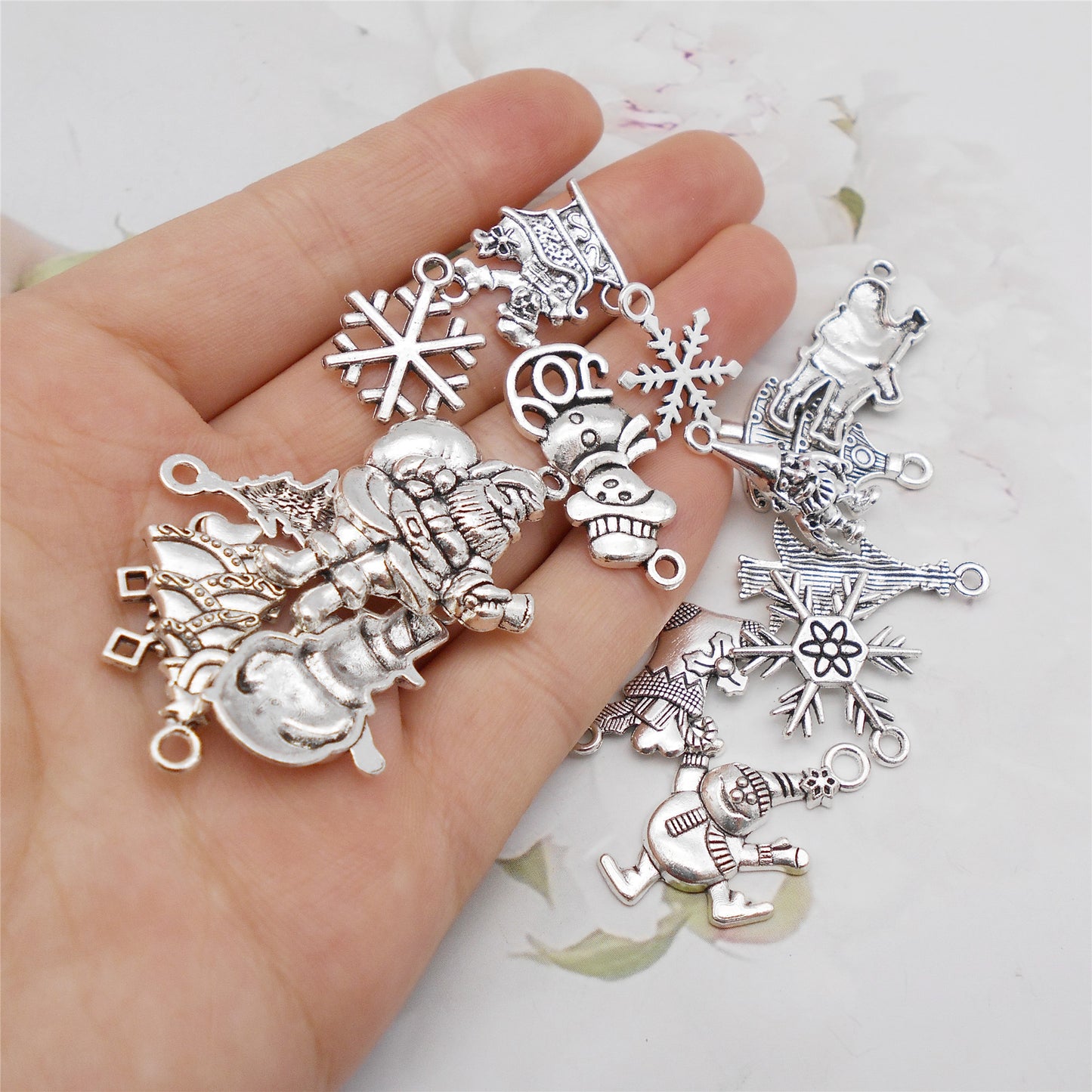 100 Grams Mixed Alloy Christmas Collection Charms for Jewelry Pendants Necklace Earrings Bracelet Making Home Decoration DIY Craft Accessory