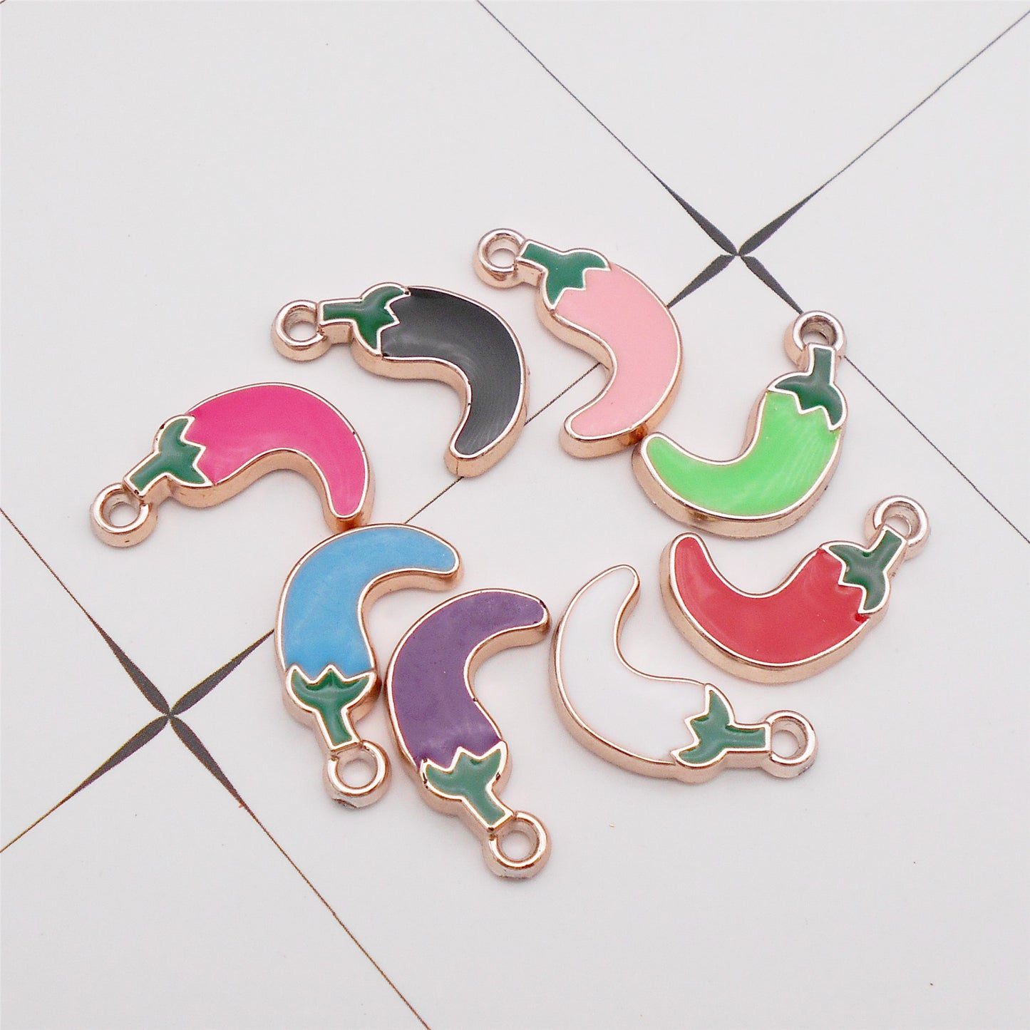 16Pcs Plastic Chili Pepper Charm 21x15mm Korean Style Enamel Pendant for Jewelry Earrings Necklace Bracelet Charm Making DIY Crafts Supplies Keychain Decor