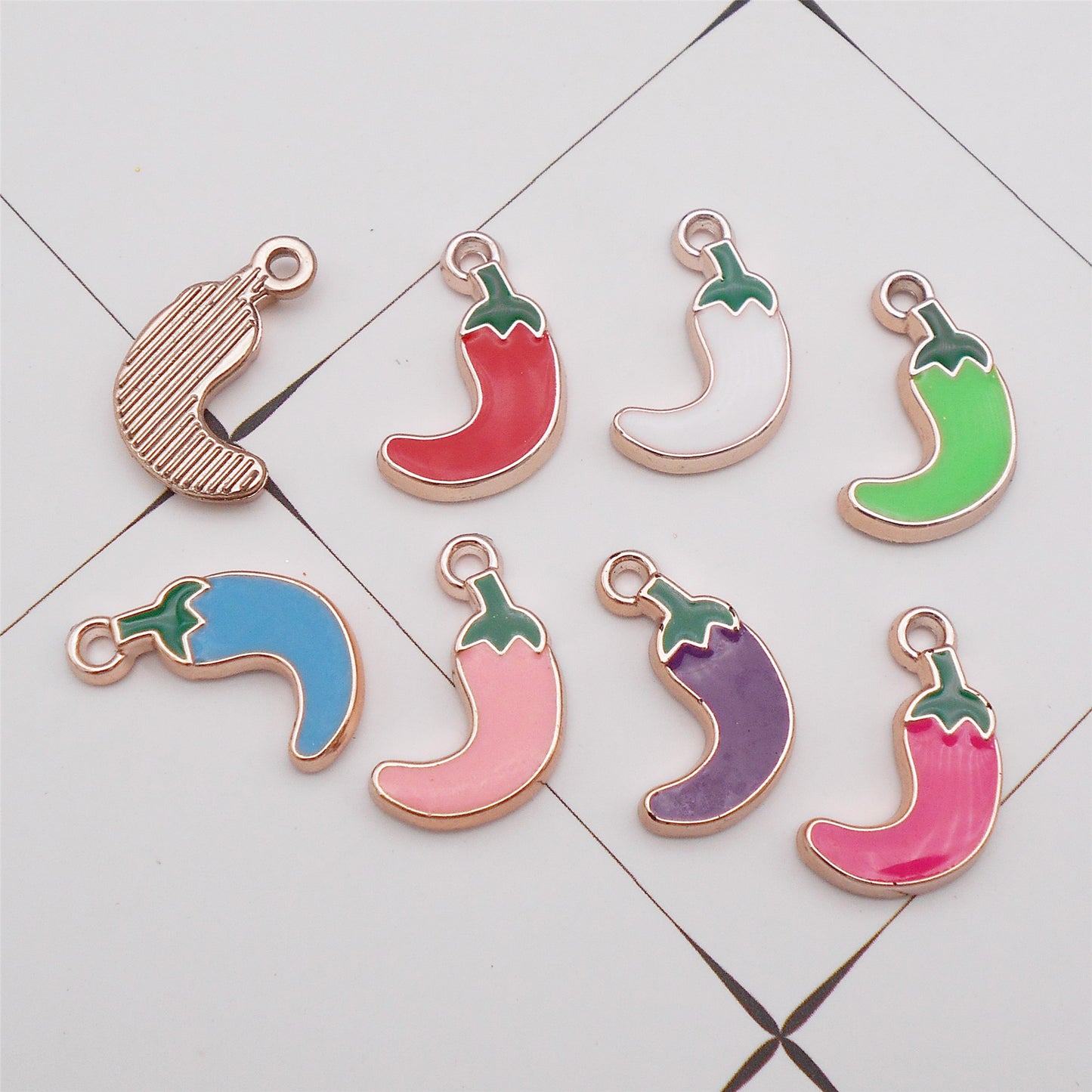 16Pcs Plastic Chili Pepper Charm 21x15mm Korean Style Enamel Pendant for Jewelry Earrings Necklace Bracelet Charm Making DIY Crafts Supplies Keychain Decor