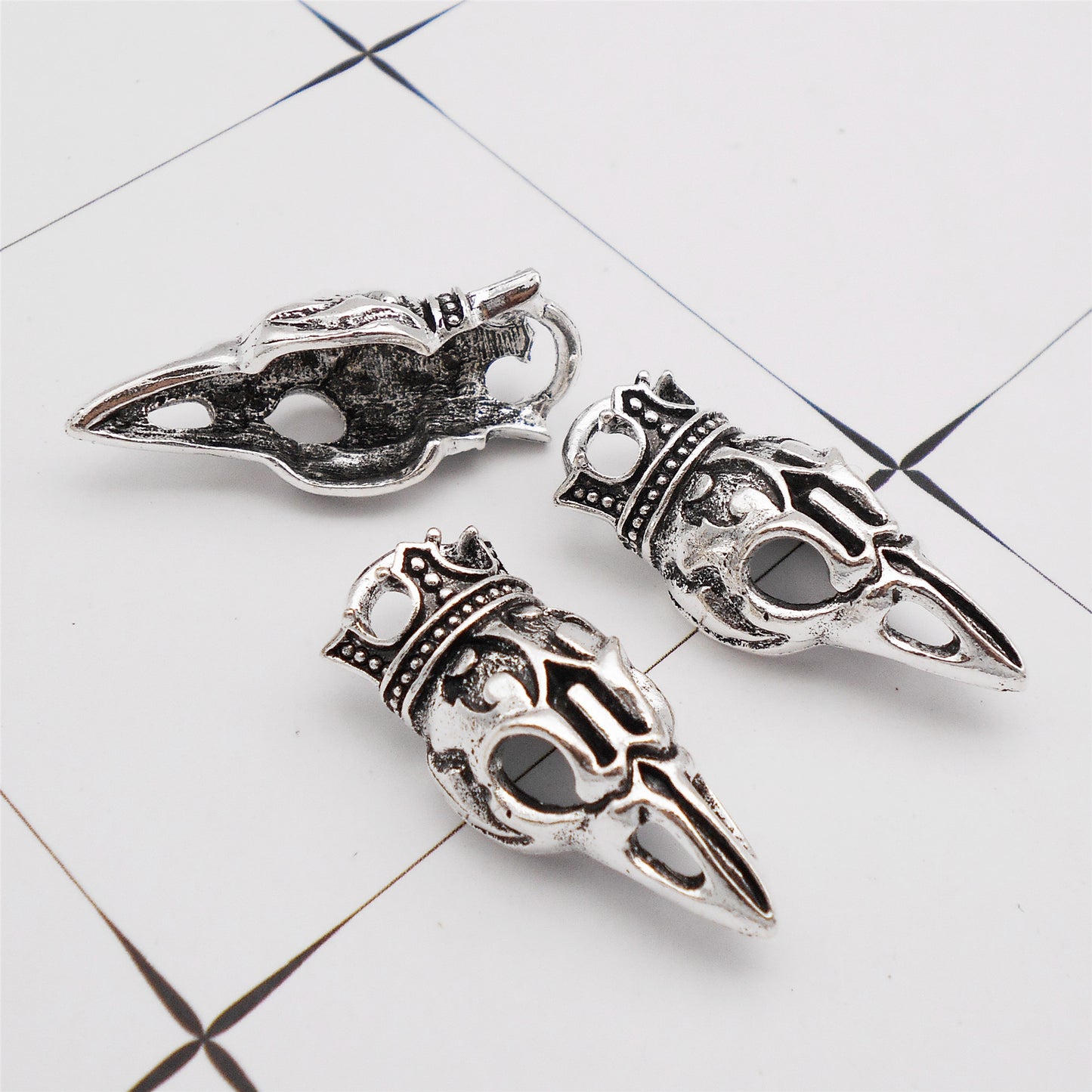 10Pcs Gothic Alloy Skull Charm Antique Silver Crown Skeleton Pendant DIY Jewelry Accessory for Necklace Earrings Making Crafts Decor 33x14mm