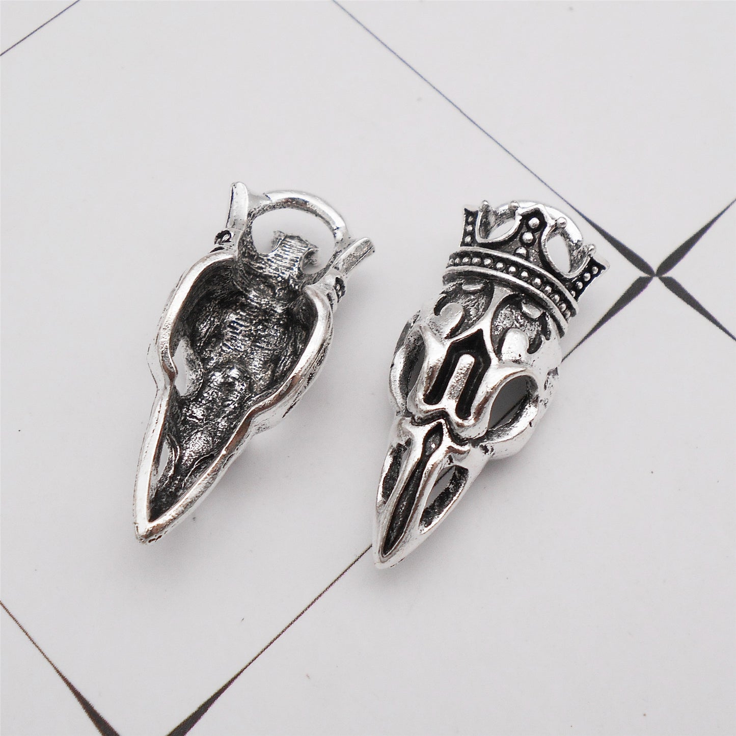 10Pcs Gothic Alloy Skull Charm Antique Silver Crown Skeleton Pendant DIY Jewelry Accessory for Necklace Earrings Making Crafts Decor 33x14mm