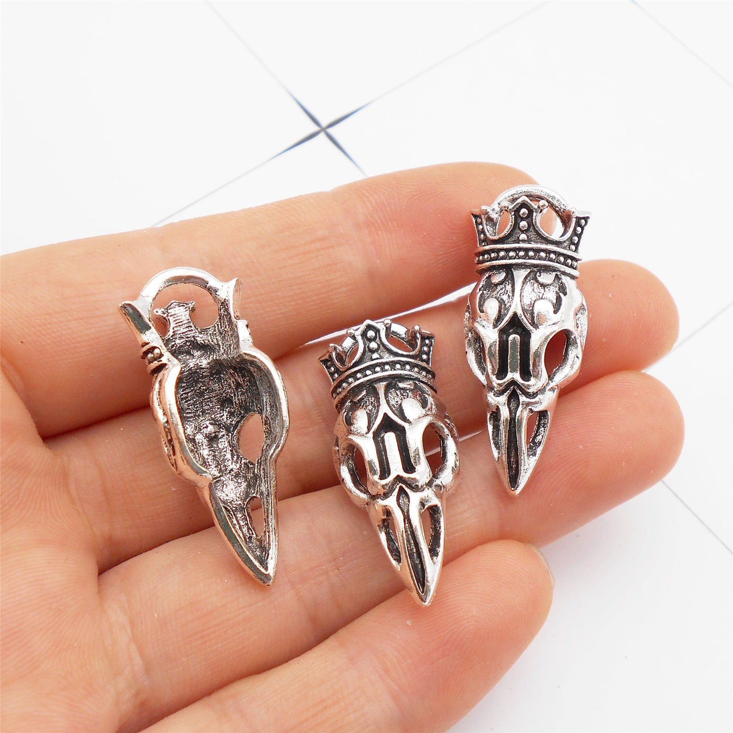 10Pcs Gothic Alloy Skull Charm Antique Silver Crown Skeleton Pendant DIY Jewelry Accessory for Necklace Earrings Making Crafts Decor 33x14mm