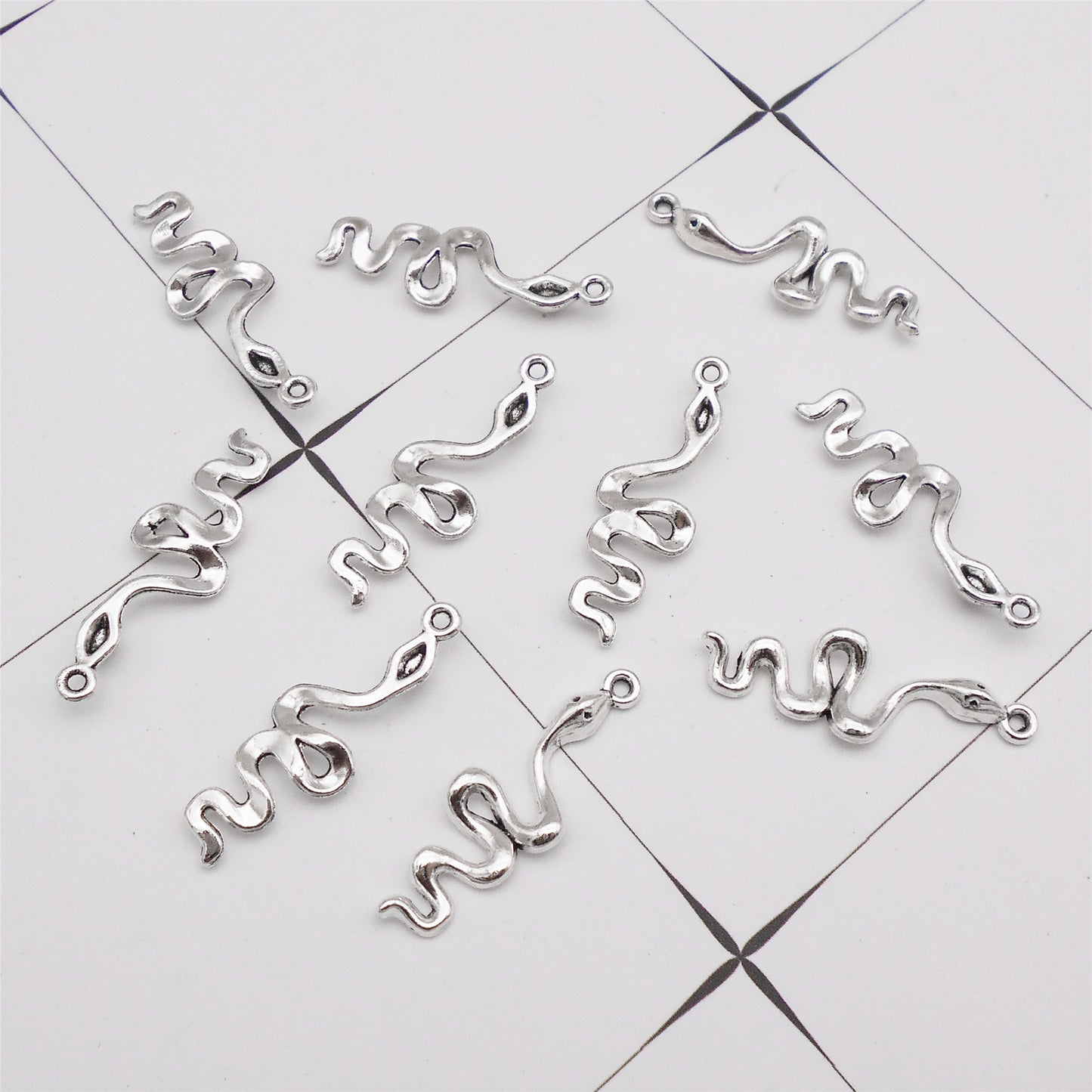 10Pcs Smooth Metal Slithering Snake Charms 28x10mm Wavy Snake Animal Pendants Retro Silver for Jewelry Making, Necklace Bracelet Earrings Decor, DIY Crafts Accessories