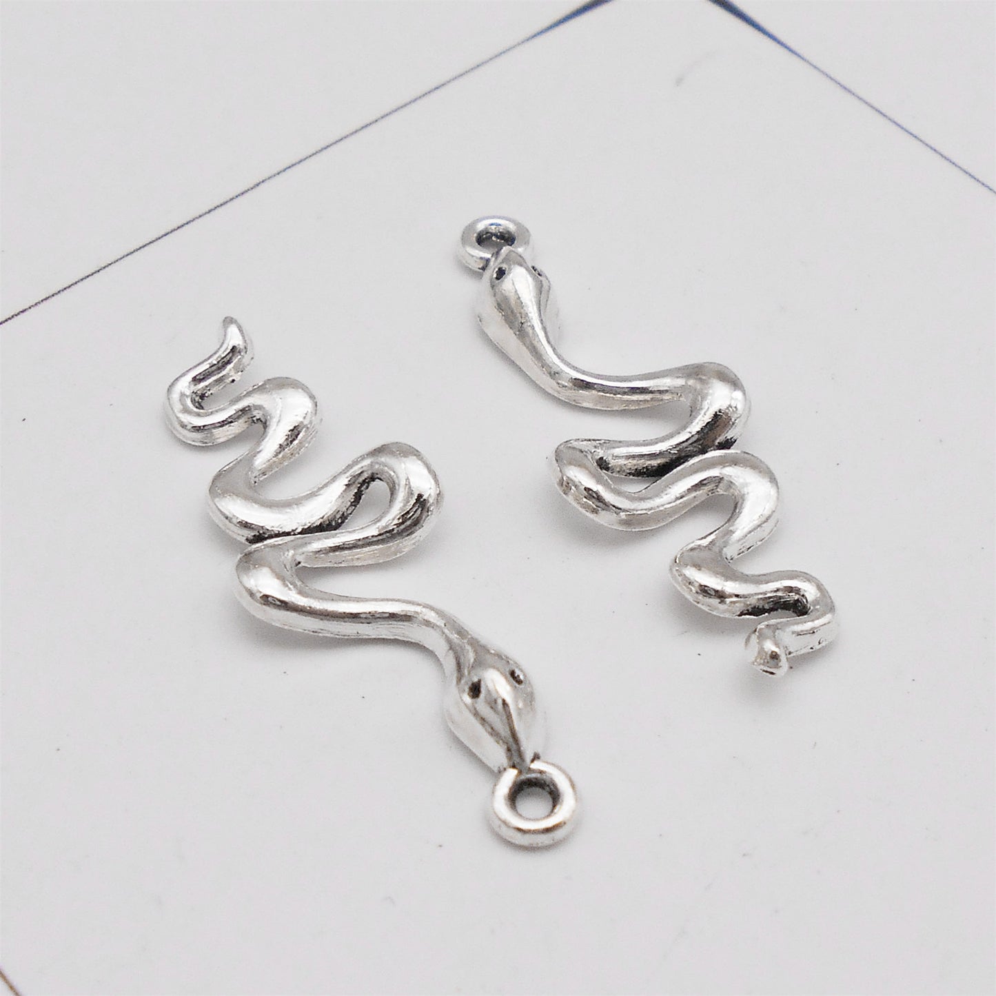 10Pcs Smooth Metal Slithering Snake Charms 28x10mm Wavy Snake Animal Pendants Retro Silver for Jewelry Making, Necklace Bracelet Earrings Decor, DIY Crafts Accessories