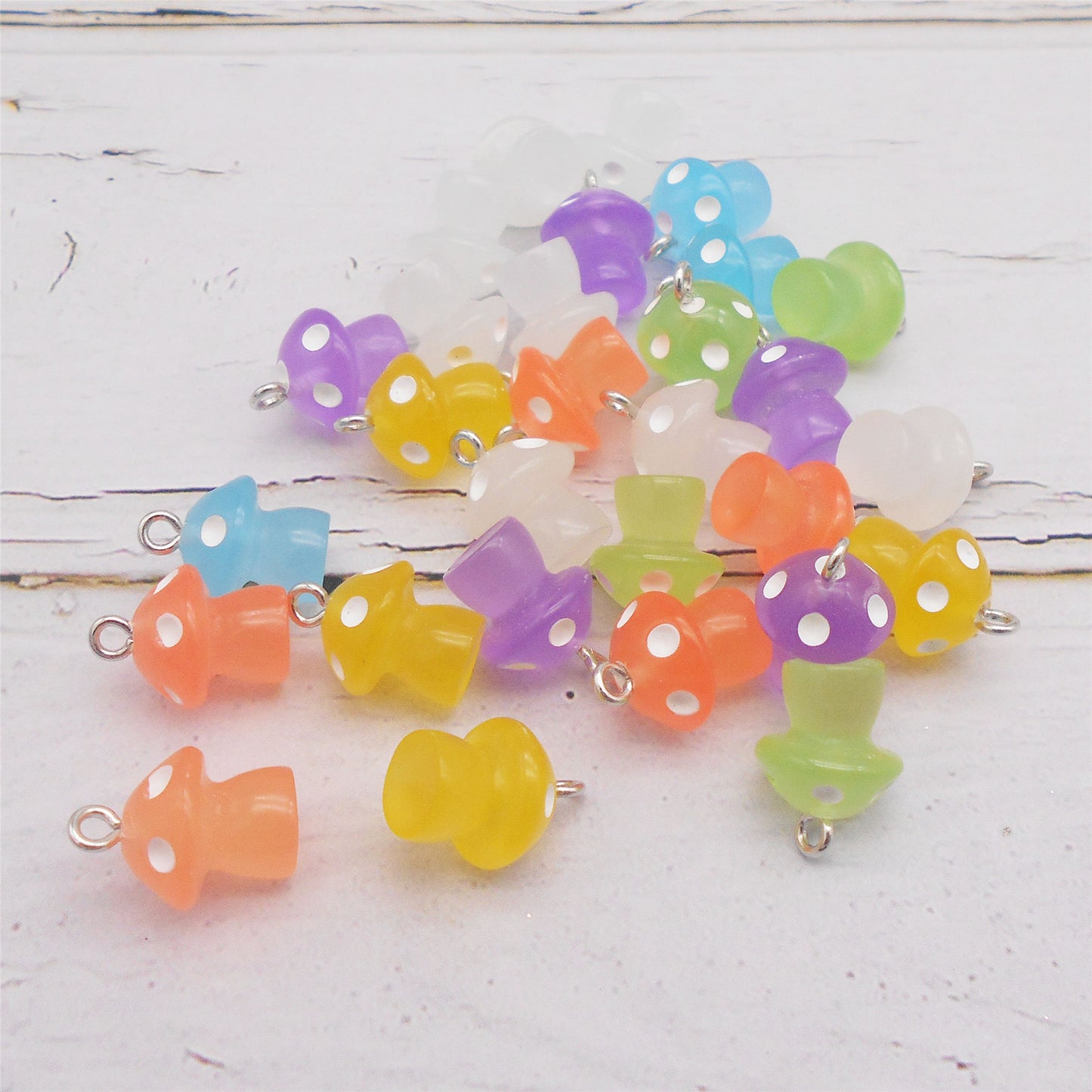 20Pcs Transparent Resin 3D Mushroom Charms 17x12mm Glow in The Dark Design Pendant for Earrings Jewelry Making DIY Crafts Decor