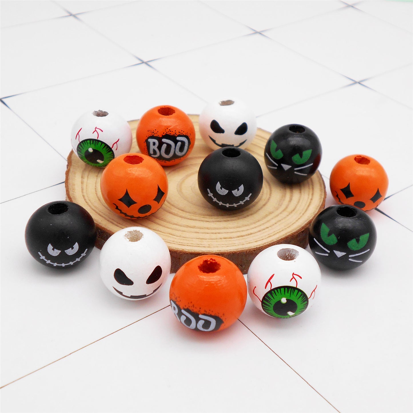 30Pcs 16mm Random Styles Round Wood Loose Bead Halloween Ghost Eye Cat Face Pattern Wooden Spacer Beads for DIY Necklace Bracelet Accessories Crafts Decor