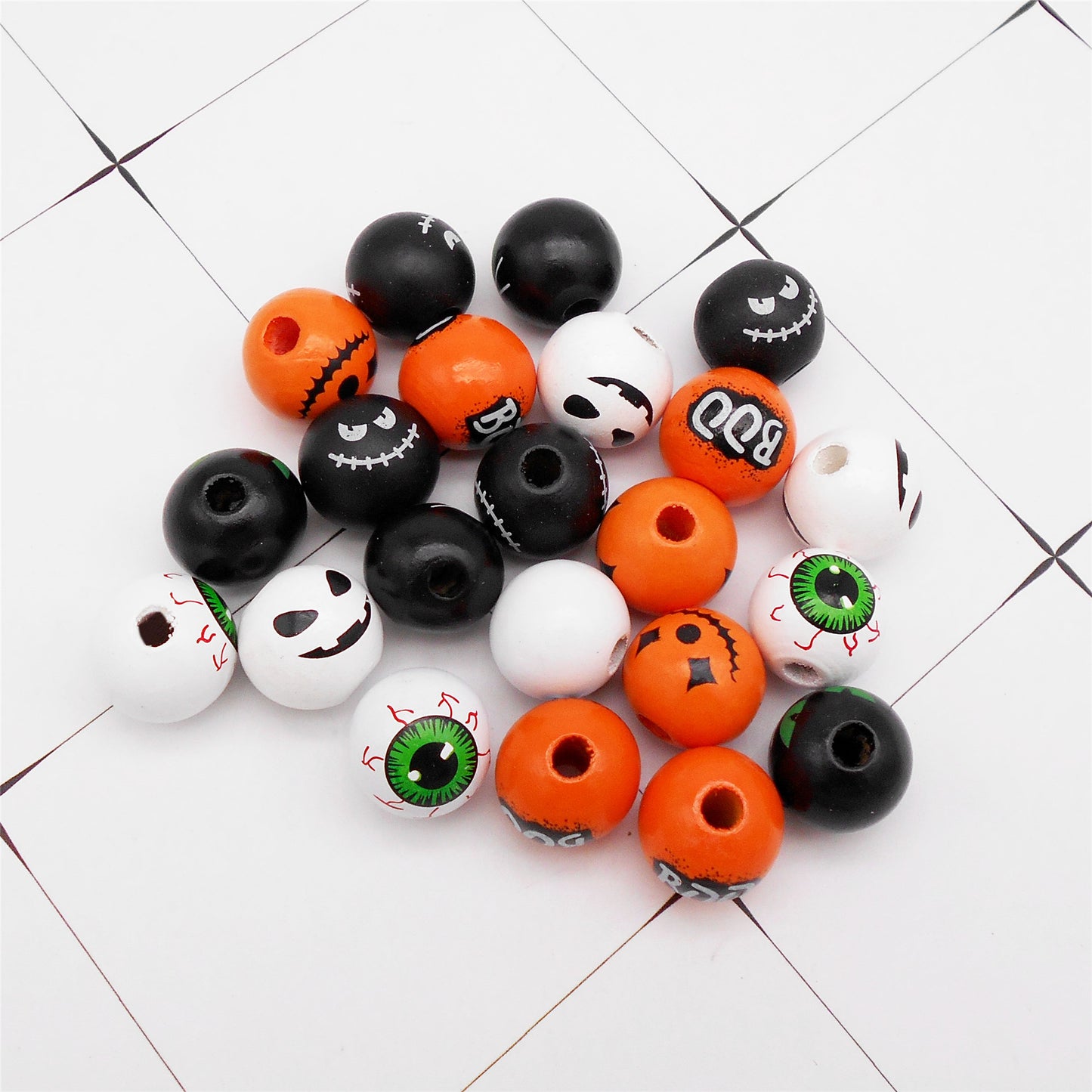 30Pcs 16mm Random Styles Round Wood Loose Bead Halloween Ghost Eye Cat Face Pattern Wooden Spacer Beads for DIY Necklace Bracelet Accessories Crafts Decor