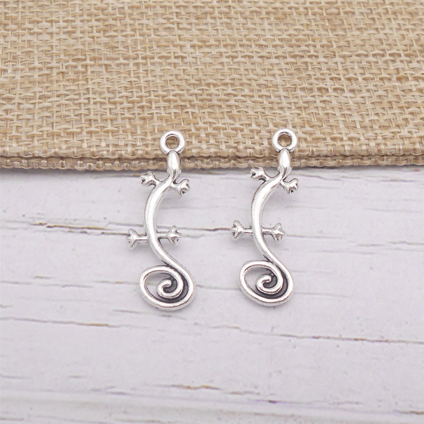 21PCS 29x11mm Antique Silver Gecko Charms Metal Desert Lizard Pendants for DIY Jewelry Supplies Personalized Necklace Earrings Making