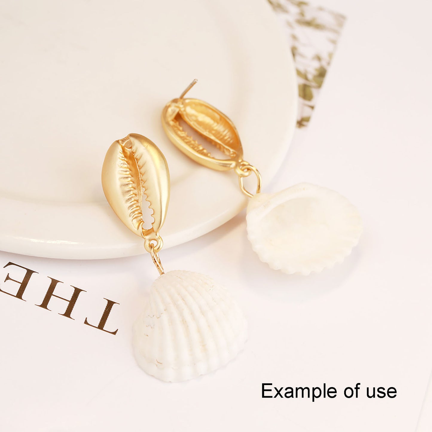 10PCS White Beach Shells Natural Cockle Shells Hole-Punched Seashell Pendant Charms for Earrings Necklace Making Accessories, Beach Wedding Decoration, Art Crafts Decor 20-40mm