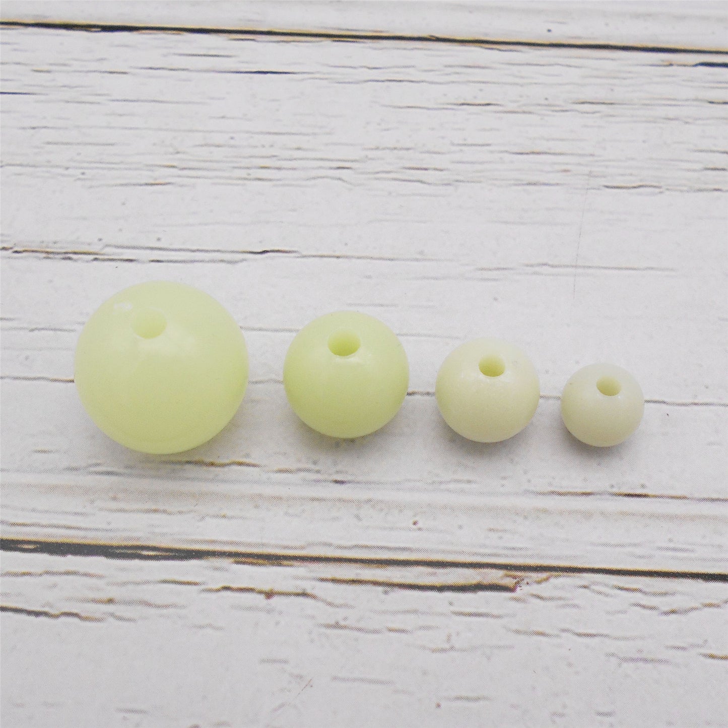 50PCS Acrylic Luminous Beads Round Fluorescent Spacer Beads Jewelry Making Loose Beads Glow In Dark for DIY Necklace Bracelet Accessories 8mm/10mm/12mm/16mm