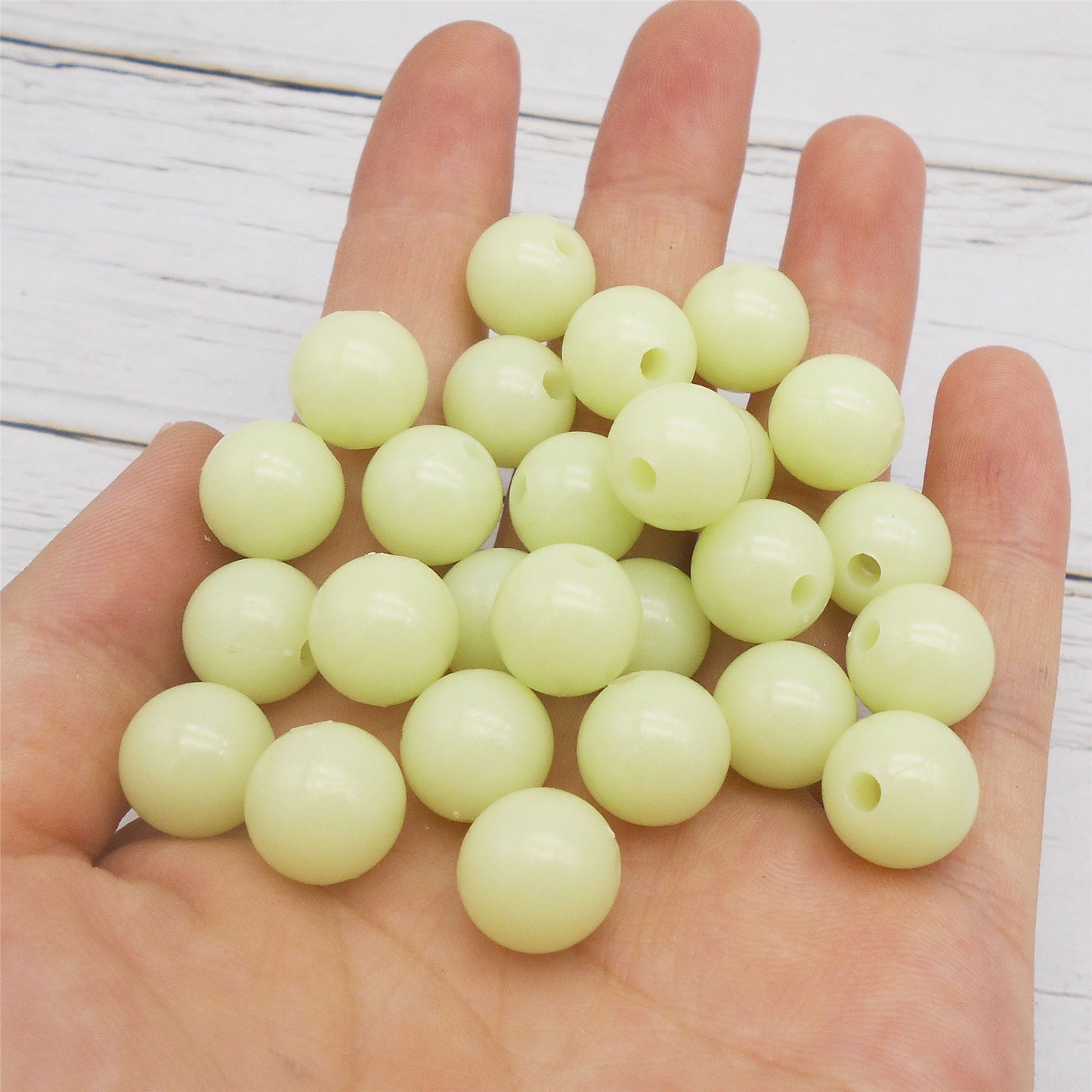 50PCS Acrylic Luminous Beads Round Fluorescent Spacer Beads Jewelry Making Loose Beads Glow In Dark for DIY Necklace Bracelet Accessories 8mm/10mm/12mm/16mm