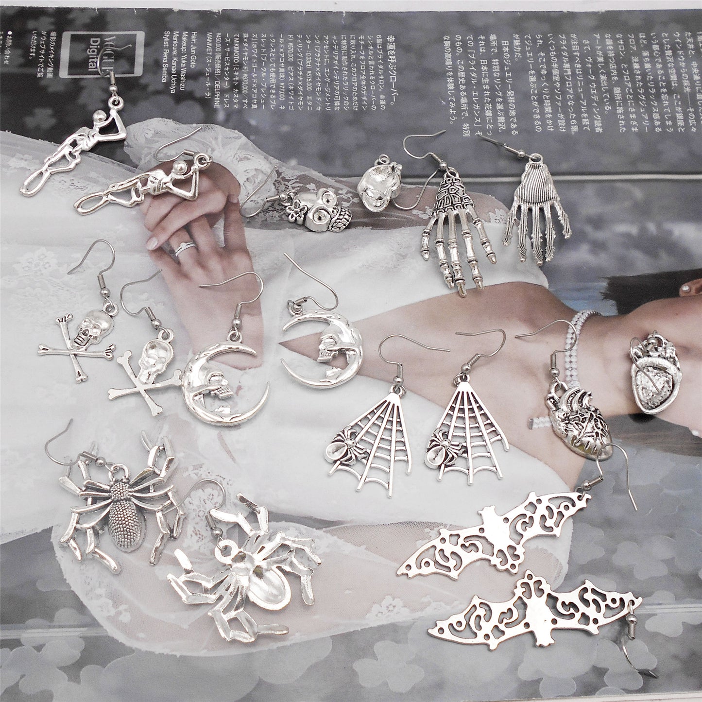 1 Pair Antique Silver Color Halloween Dangle Earrings Moon Bat Skull Designed Alloy Hook Ear  Women Hypoallergenic Earring Jewelry for Daily Use & Festival Gifts