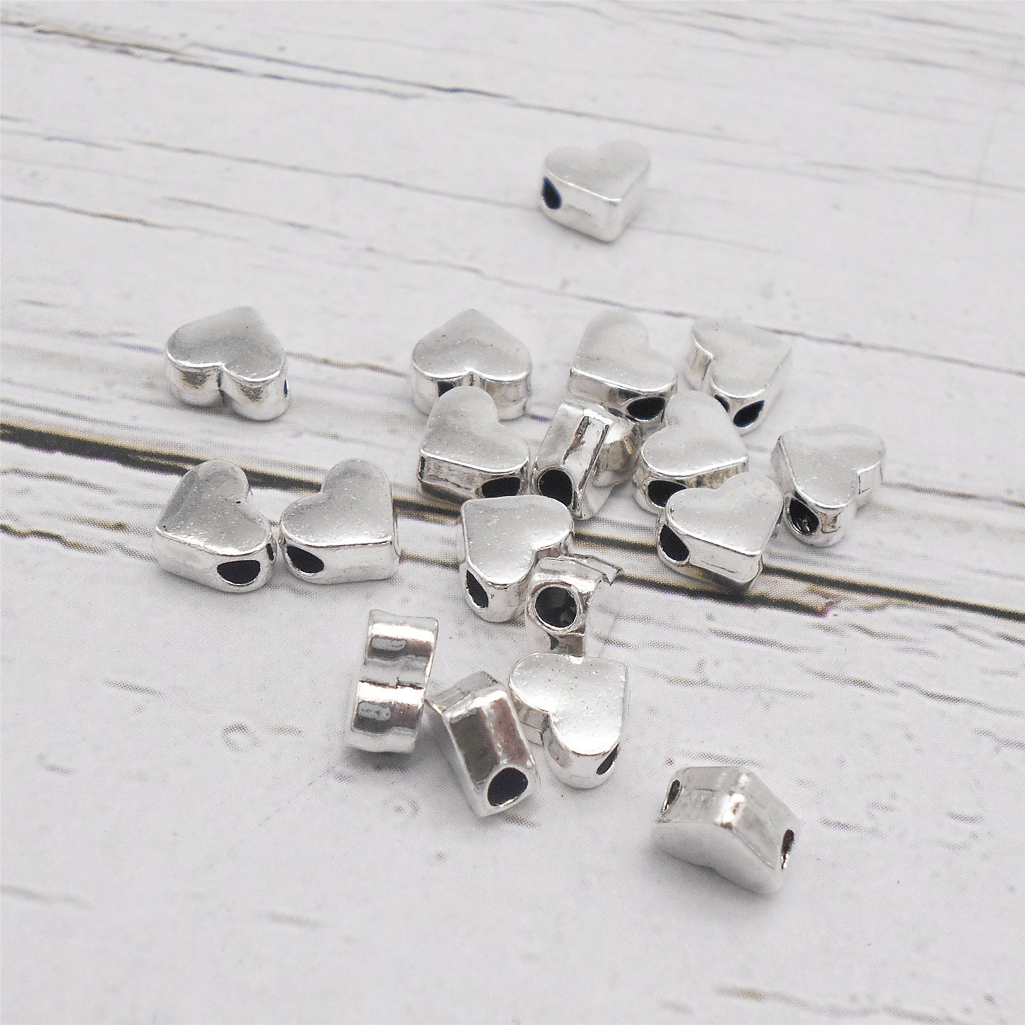 50Pcs 7mm Polished Heart Beads Smooth Metal Spacer Beads Retro Silver Accessories for Jewelry Necklace Bracelet Making DIY Crafts Supplies