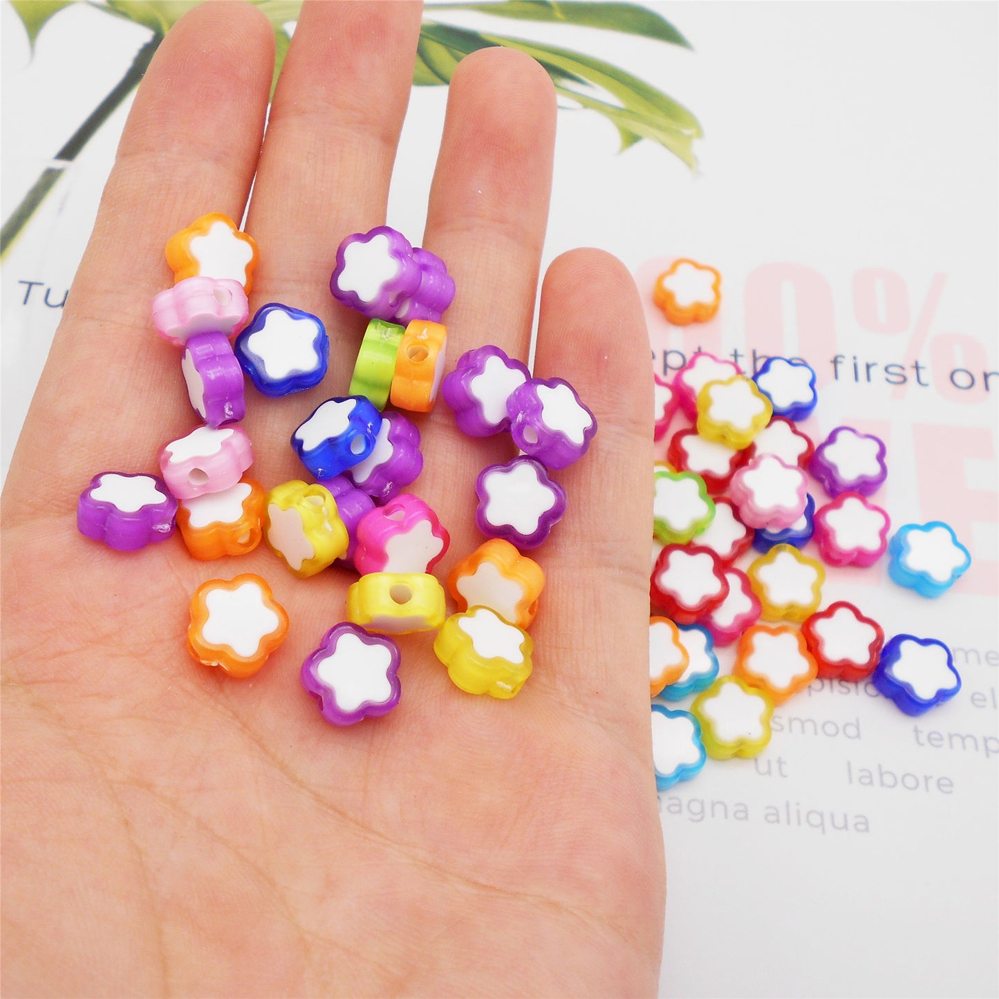 50Pcs 10mm Flower Shaped Beads Plum Blossom Pattern Spacer Beads Plastic Accessories for Necklace Bracelet Earrings Making, Phone Chain Crafts Decor