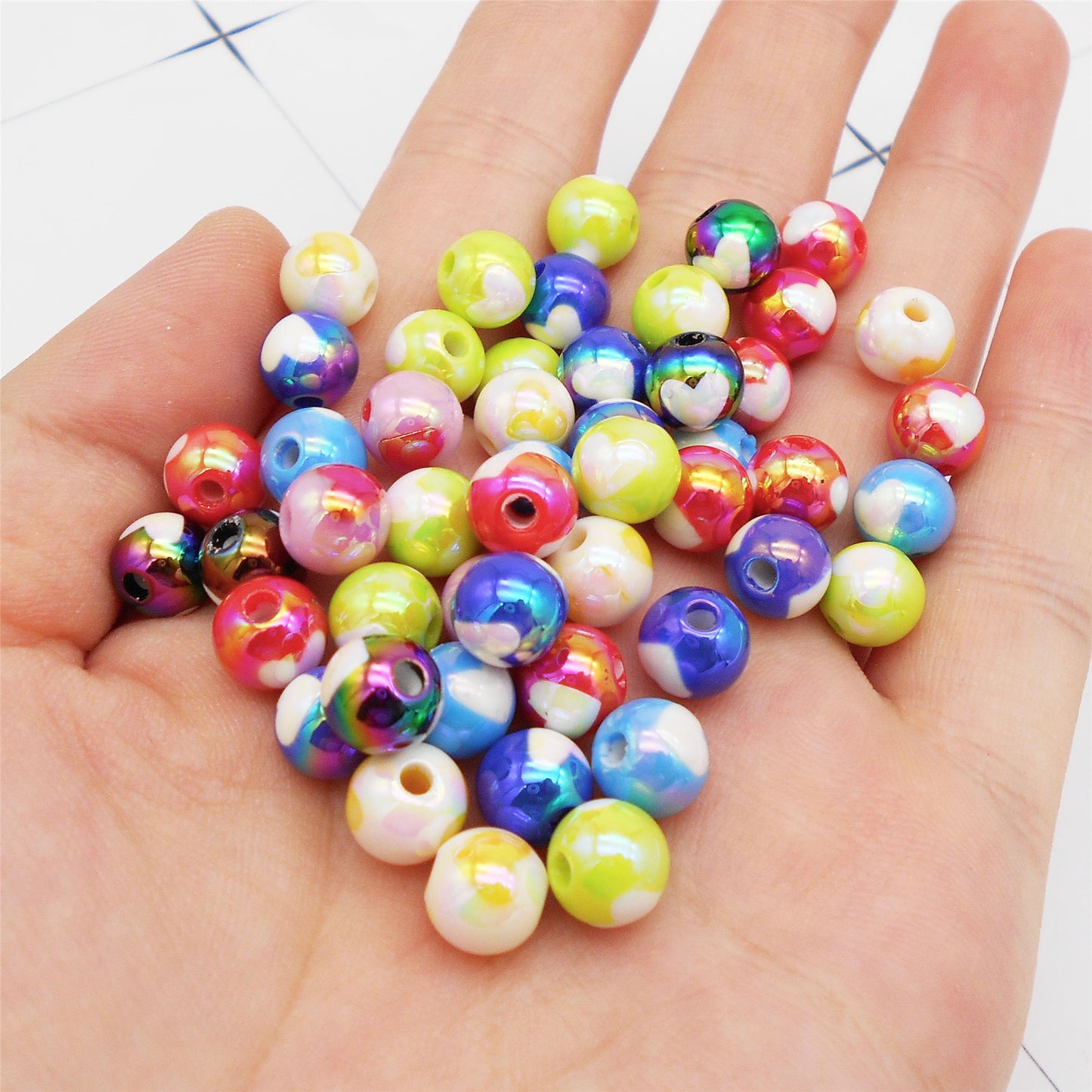50Pcs 8mm Dazzling Plastic Ball Beads Heart Pattern Spacer Beads for Jewelry Making Accessories, Necklace Bracelet Earrings Supplies, Phone Chain Crafts Decor