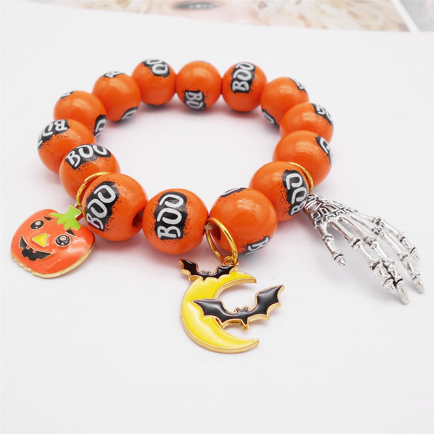 1 Piece Wood Round Bead Bracelet with Tomato & Moon Bat & Skull Hand Dangles Halloween Theme Bracelet for Daily Wear, Festival Gifts