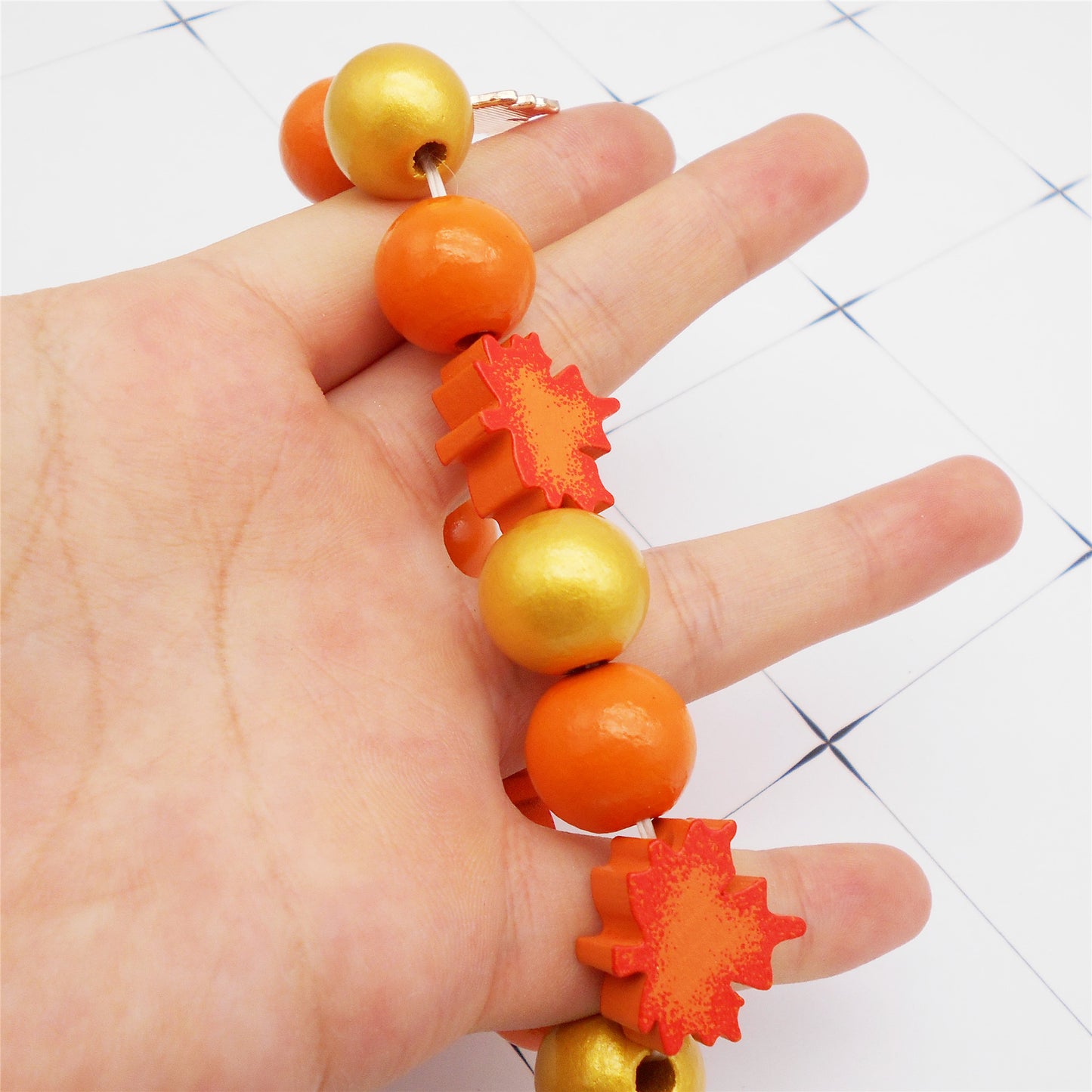 1 Piece Alloy Maple Leaf Dangle Bracelet Wood Beads Bracelet Autumn Series Jewelry for Festival Gifts & Daily Wear
