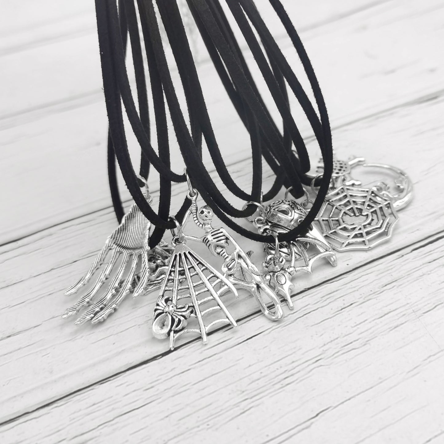 1 Piece Bat Moon Skull Hand Dangle Necklace Halloween Theme Metal Jewelry Korean Velvet Necklace Vintage Silver Festival Gifts