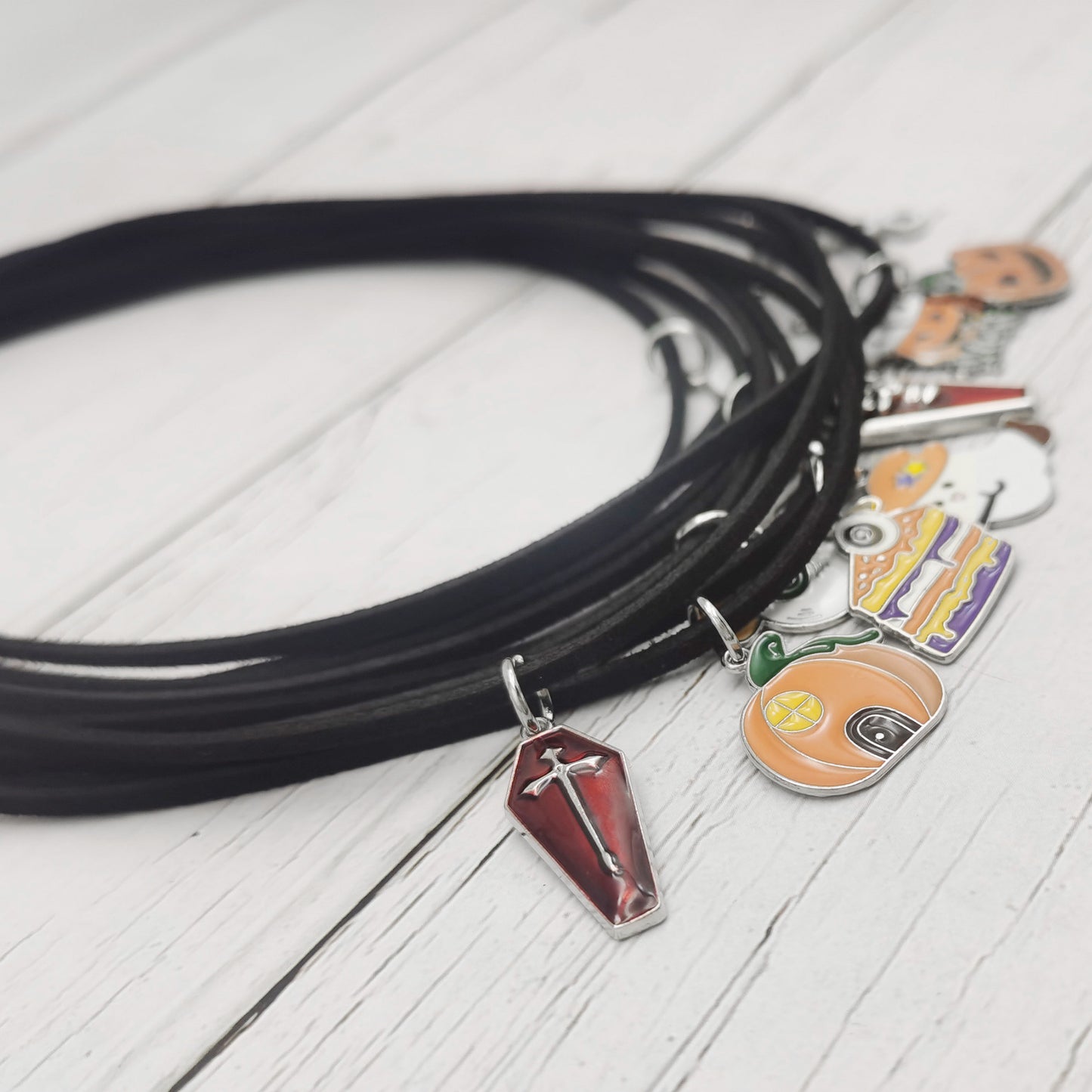 1 Piece Halloween Pumpkin Ghost Necklace - Korean Velvet Enamel Dangle Clavicle Jewelry for Women, Cute Metal Charm Necklace, Daily Wear & Festival Gift