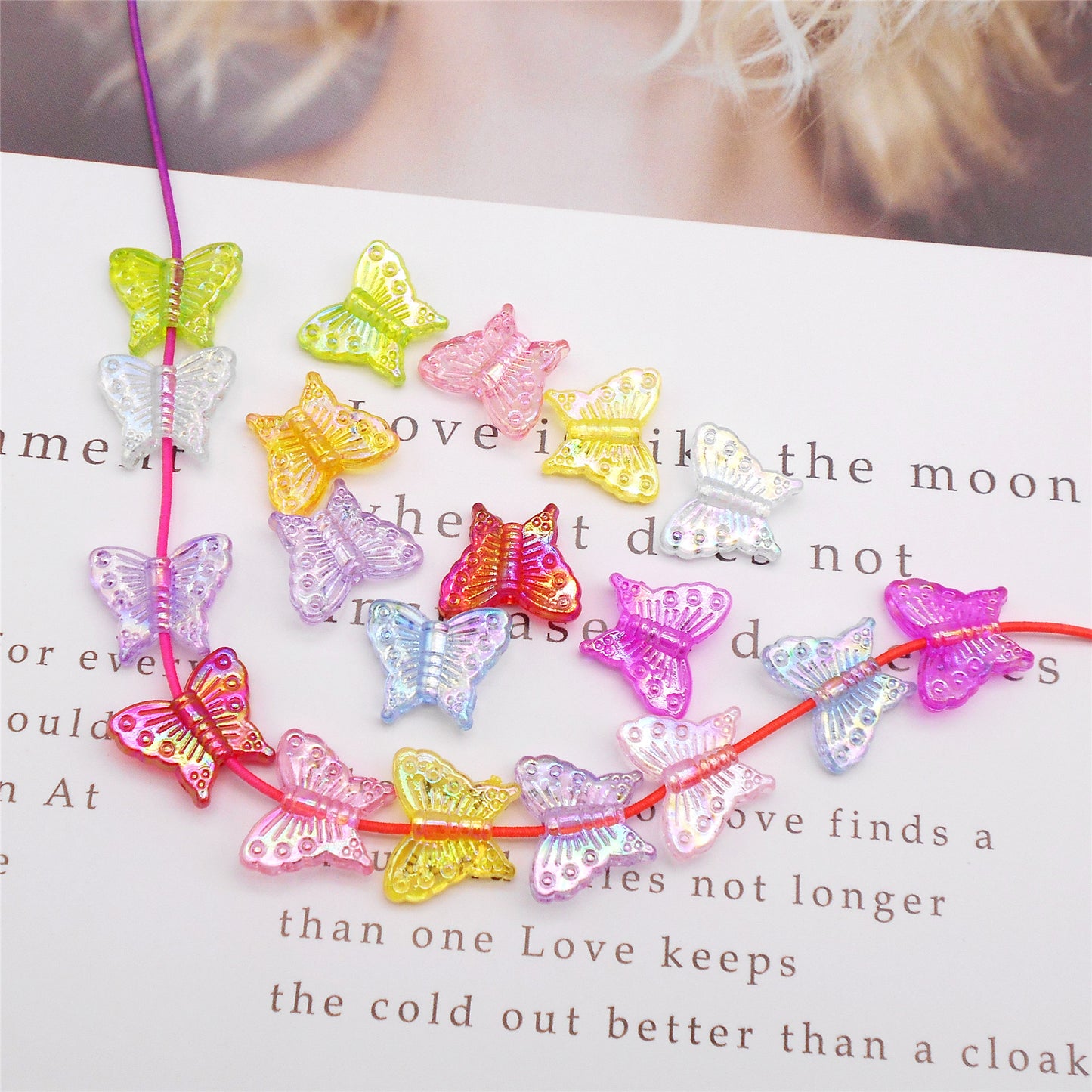 100Pcs 13.5x16mm Sparkling Butterfly Shaped Beads Plastic Spacer Beads for Necklace Bracelet Making Jewelry Crafts Supplies Phone Chain Decor