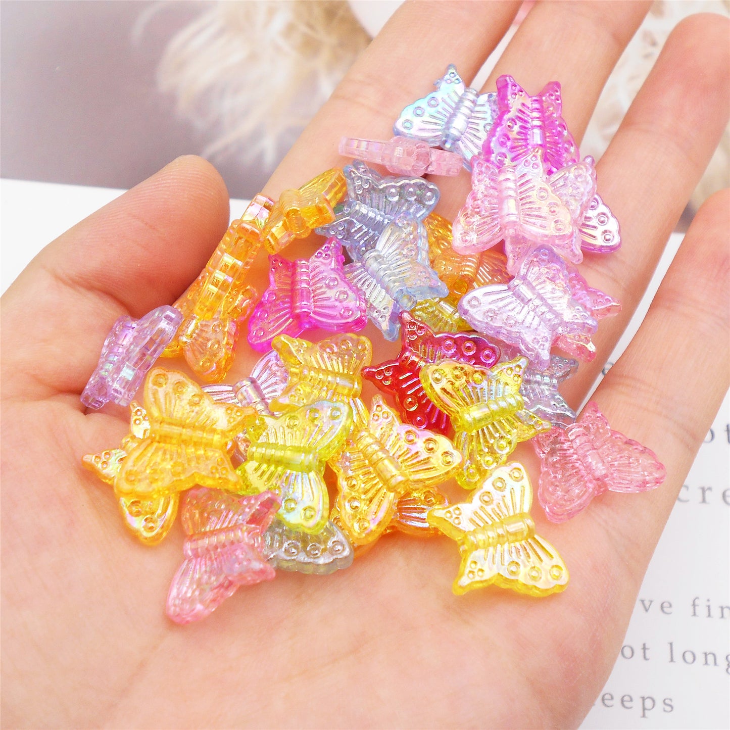 100Pcs 13.5x16mm Sparkling Butterfly Shaped Beads Plastic Spacer Beads for Necklace Bracelet Making Jewelry Crafts Supplies Phone Chain Decor