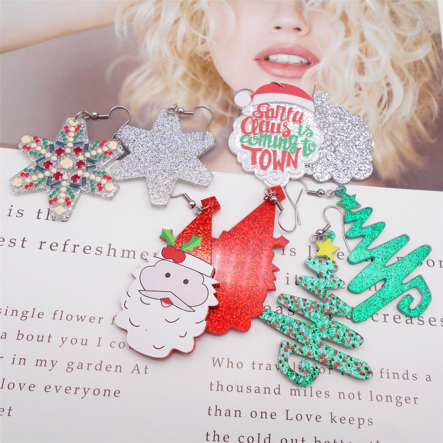 1 Pair Acrylic Christmas Dangle Earrings Snowflake Santa Claus Hook Earrings Hypoallergenic Women Earring Piercing Jewelry for Daily Wear & Festival Gifts