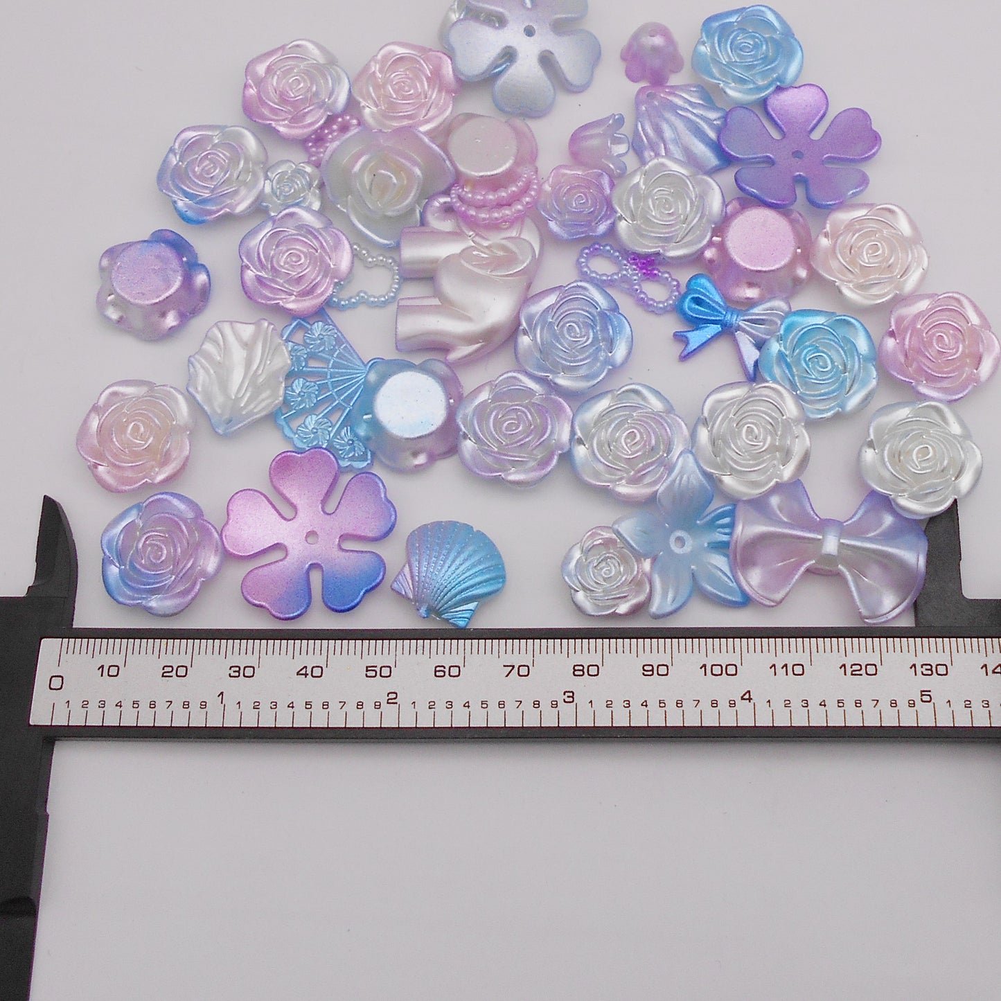 Randomly send mixed plastic beads 500g Flower Rose Beads Butterfly Bow Charms Pendant Mixed