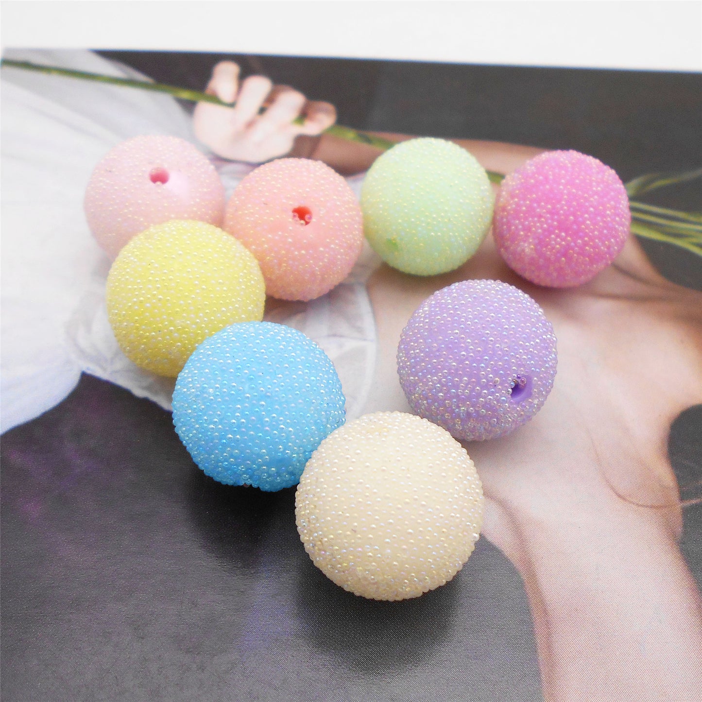 6Pcs Random 17mm Macaron-Colored Round Ball Beads 2mm Hole Acrylic Spacer Loose Beads for DIY Necklace Bracelet Accessories Keychain Dangle Making Crafts Supplies