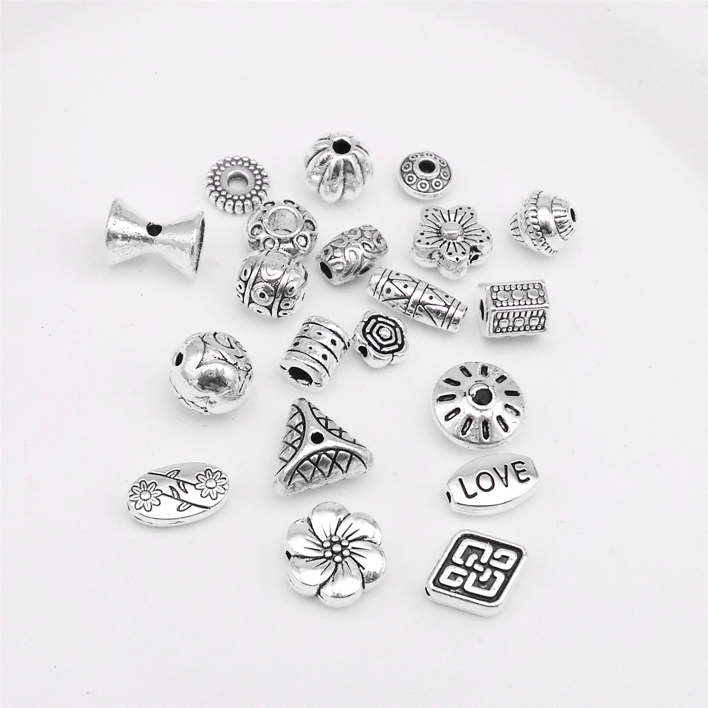 20 or 150PCS Antique Silver Round Flower Loose Beads Alloy Jewelry Spacer Beads for DIY Necklace Bracelet Accessories Crafts Decoration