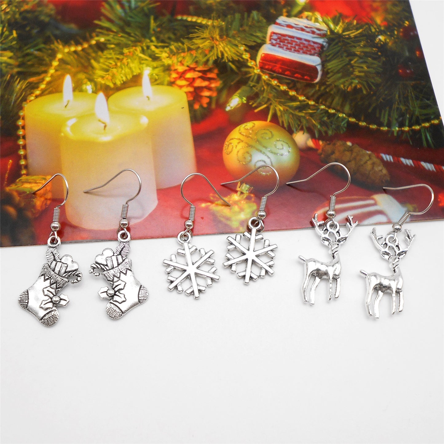 1 Pair Retro Silver Christmas Style Hook Earrings Alloy Elk Snowflake Christmas Tree Dangle Earrings Birthday&Festival Gifts Women Ladies Hypoallergenic Ear Jewelry for Daily Use