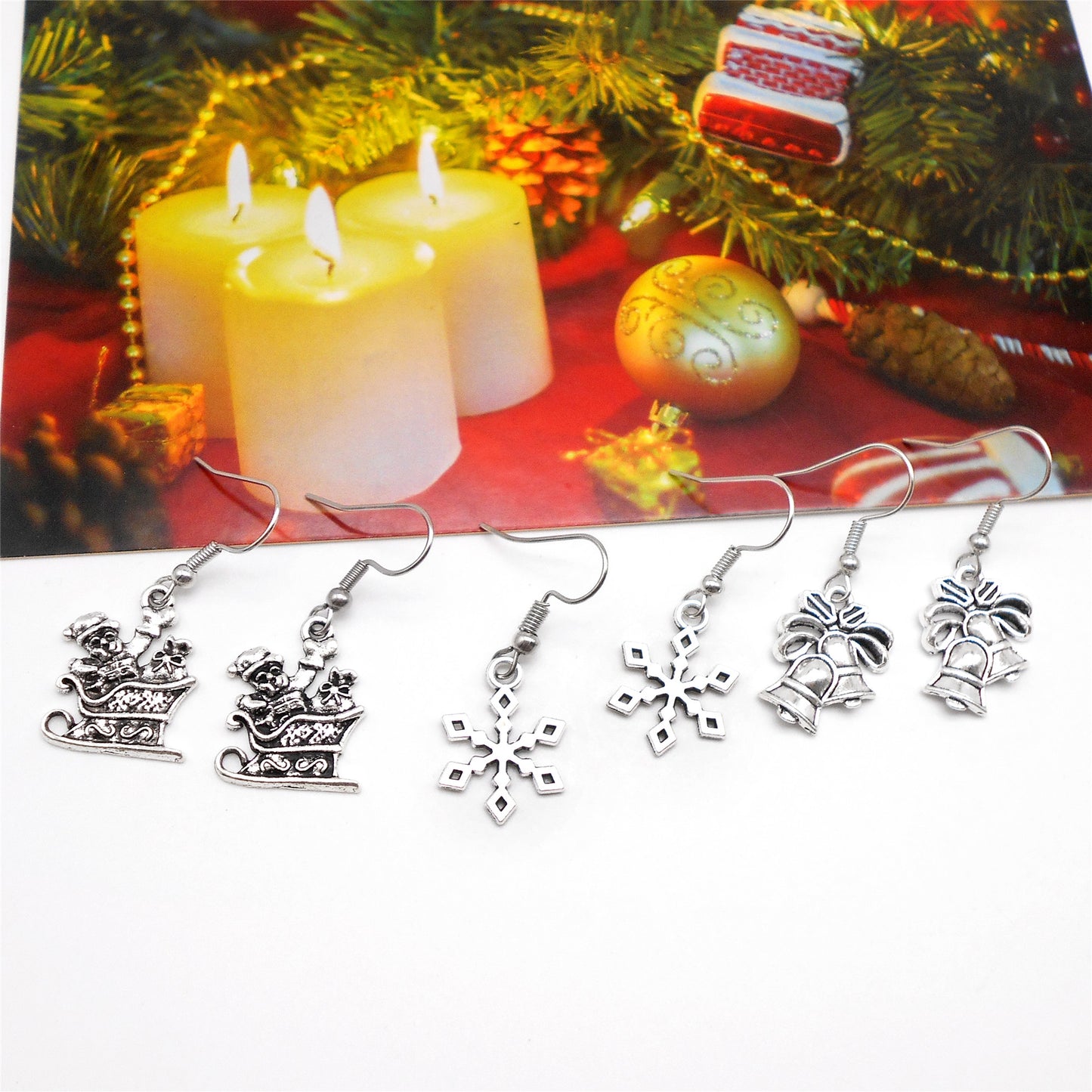 1 Pair Retro Silver Christmas Style Hook Earrings Alloy Elk Snowflake Christmas Tree Dangle Earrings Birthday&Festival Gifts Women Ladies Hypoallergenic Ear Jewelry for Daily Use