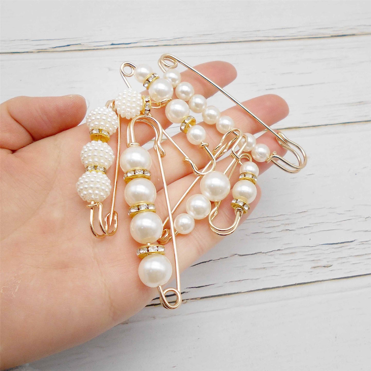 6PCS Fashion Shoe Charms Sock Charms, Gold Waistband  Clips with Imitation Pearl, Waist Reduction Pins, Anti-Exposure Brooch for Women, Buckle Pins for Daily Decor & Fixing Clothing