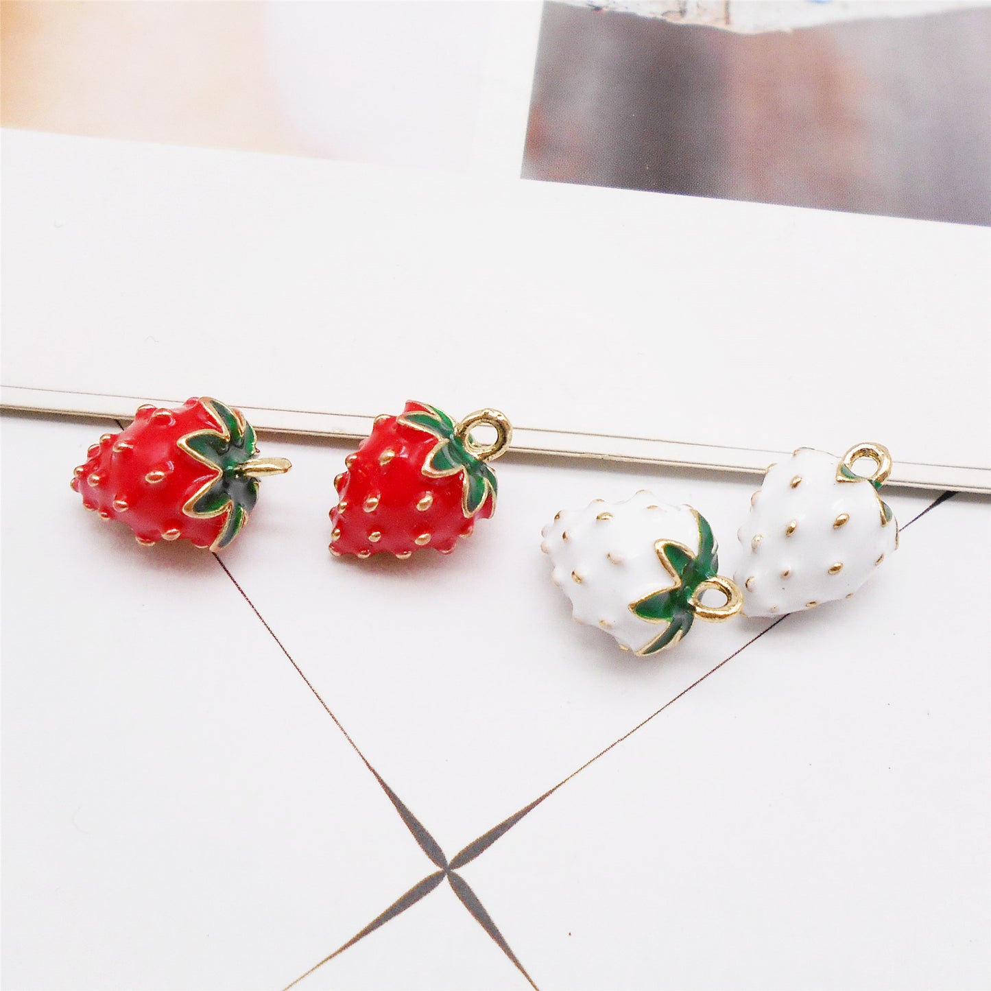 2pcs 14*17mm Quality Plated Red&White Strawberry Charms Alloy 3D Fruit Pendants for Jewelry Making DIY Crafts Supplies Keychains Decor