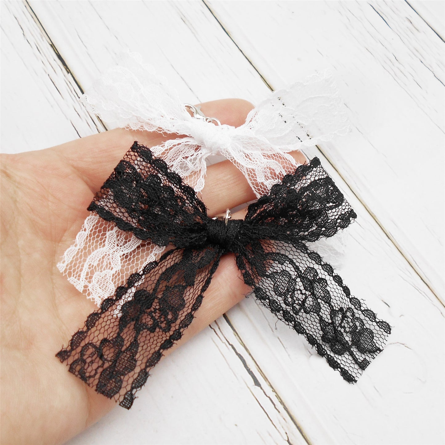 4PCS 75*87mm Handmade Lace Bow Shoe Charms with Lobster Clasp, Delicate Ribbon Bowknot Pendants Wedding Dress Accessories, Women Bags Clothes Purses Hanging Decor, Crafts Supplies